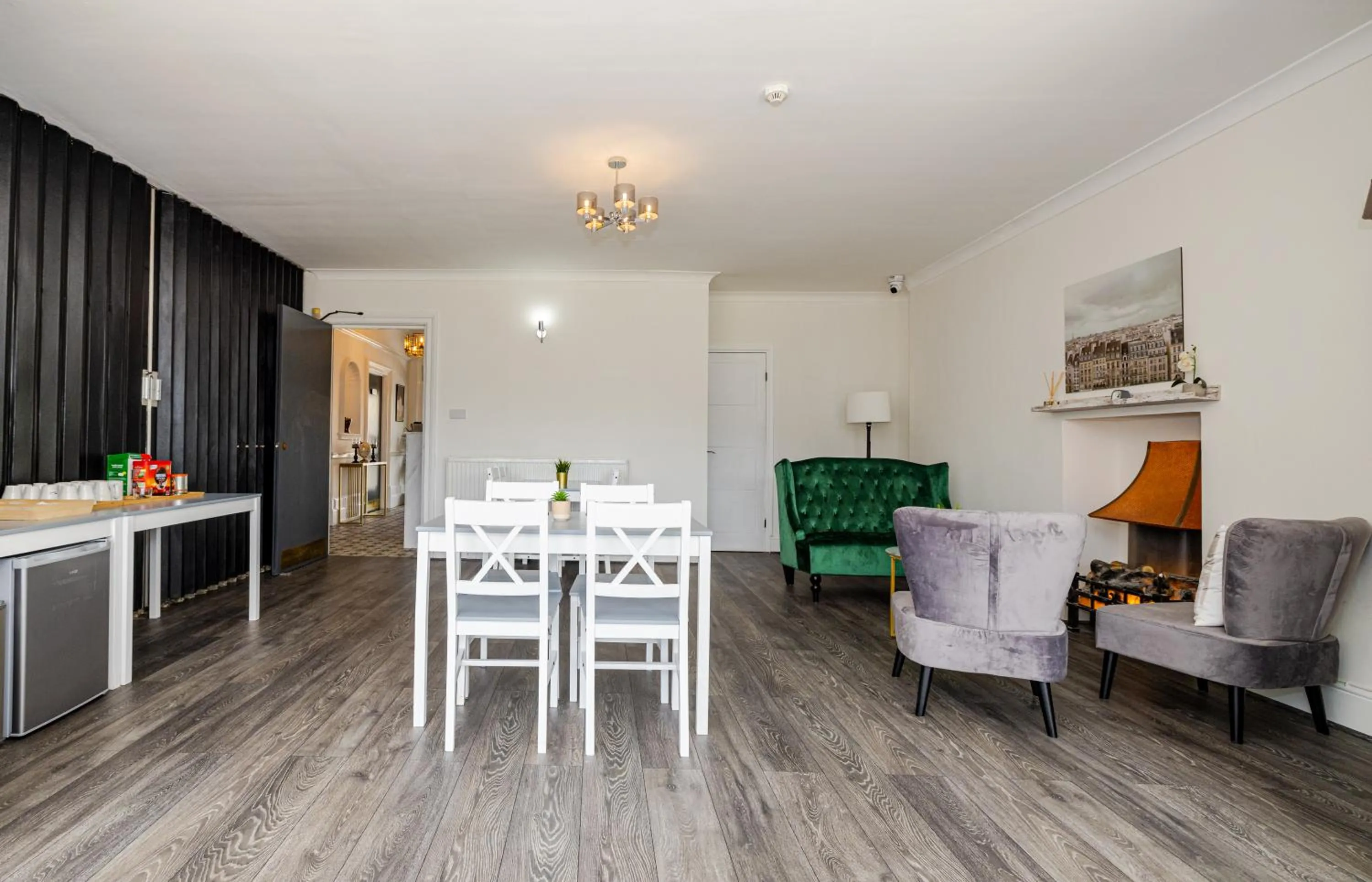 Seating area in Woodford Hotel