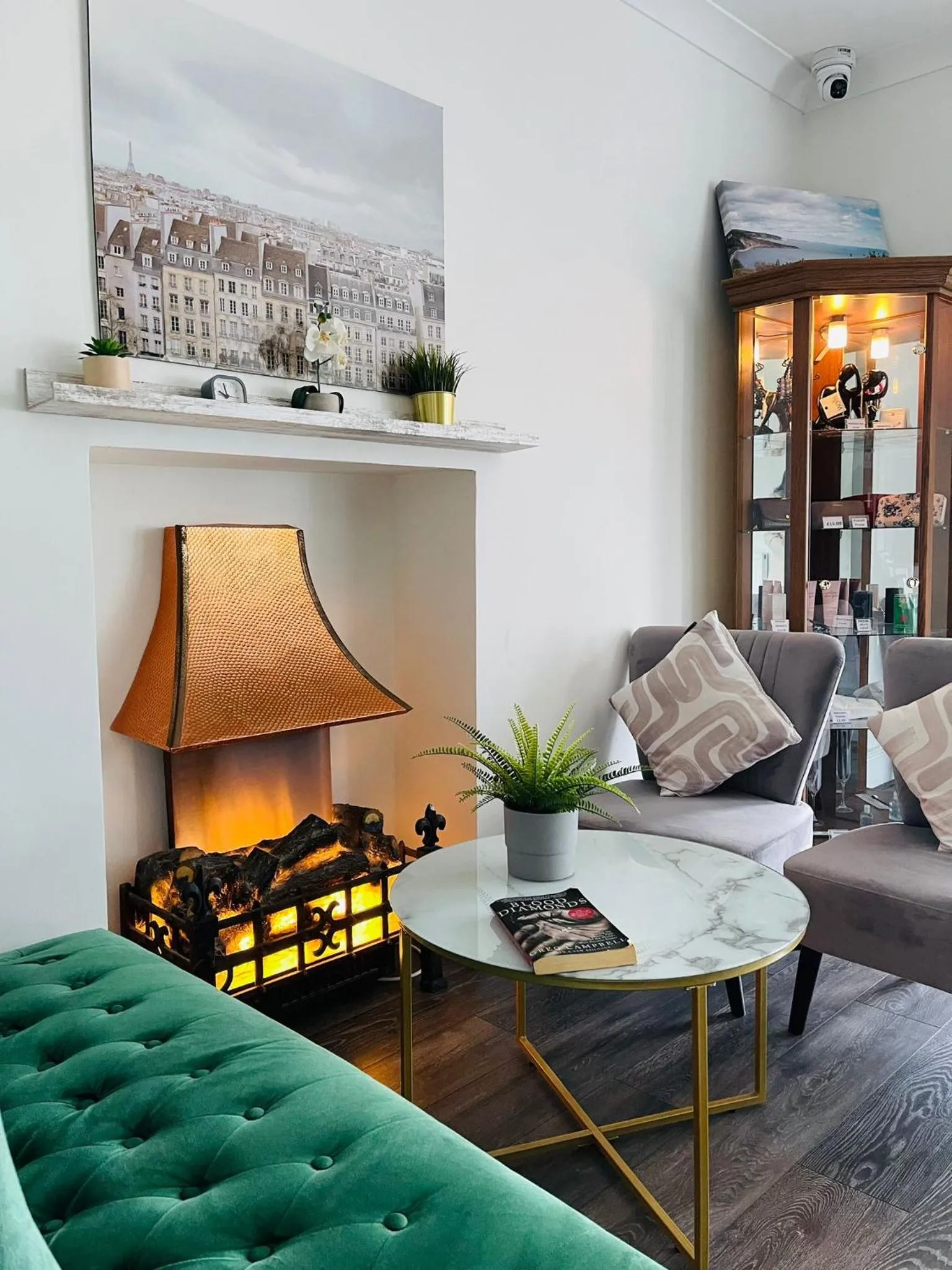 Seating area in Woodford Hotel