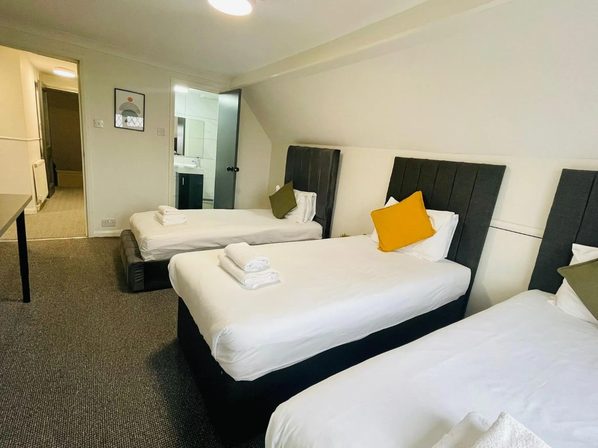 Property building, Bed in Woodford Hotel