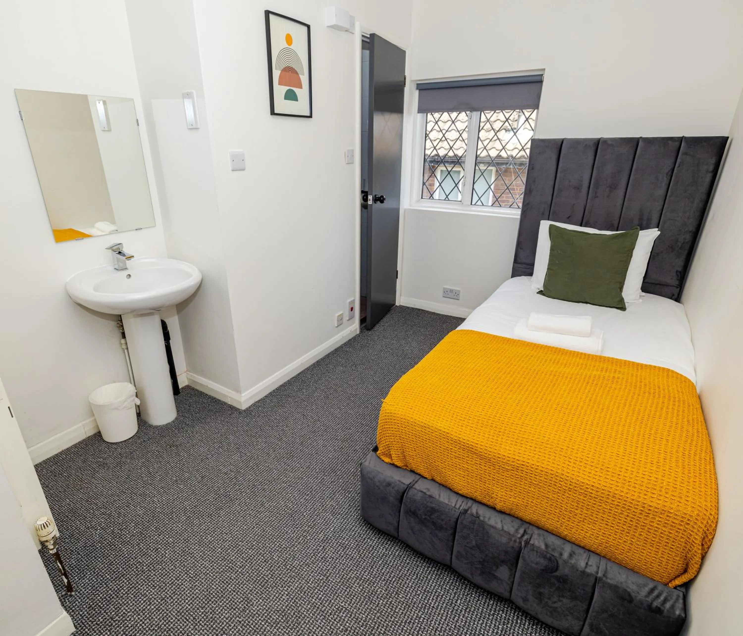 Bedroom, Bed in Woodford Hotel