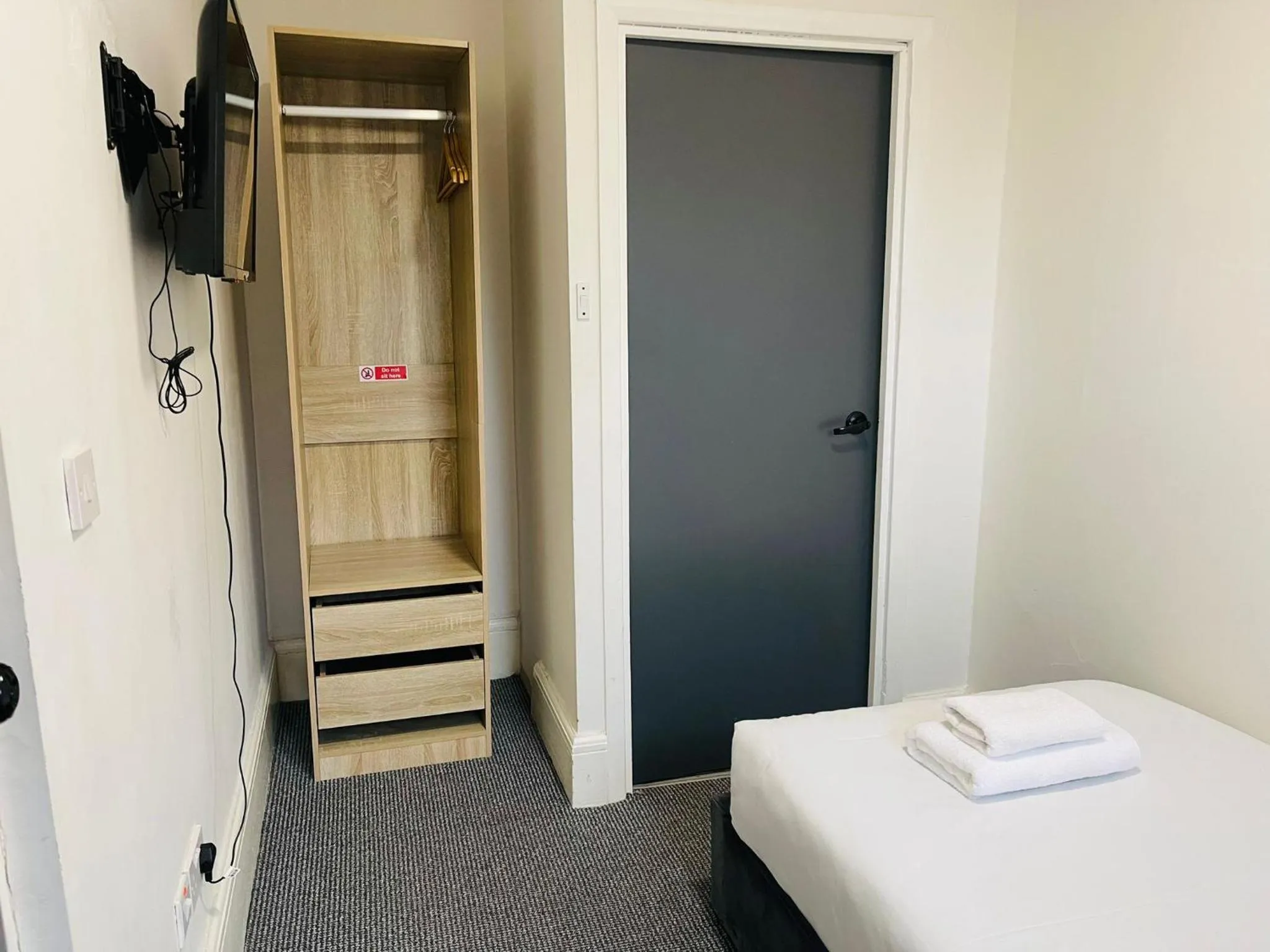 Bedroom, Bed in Woodford Hotel