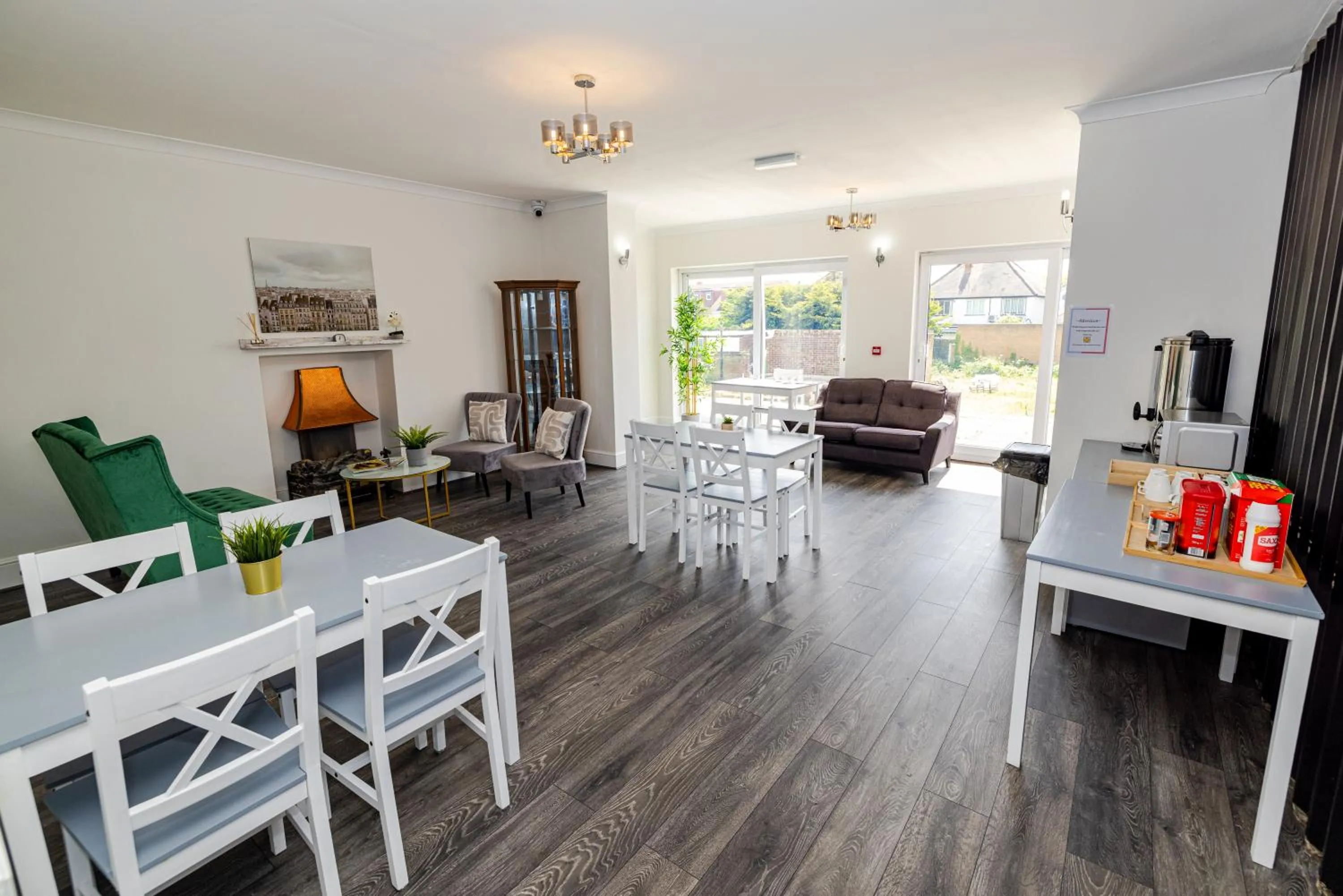 Lounge or bar in Woodford Hotel