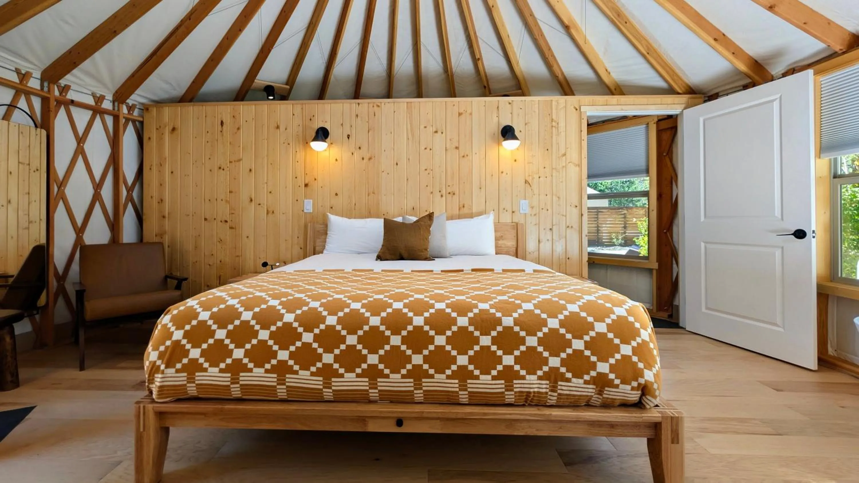 Bed in Desolation Hotel Hope Valley