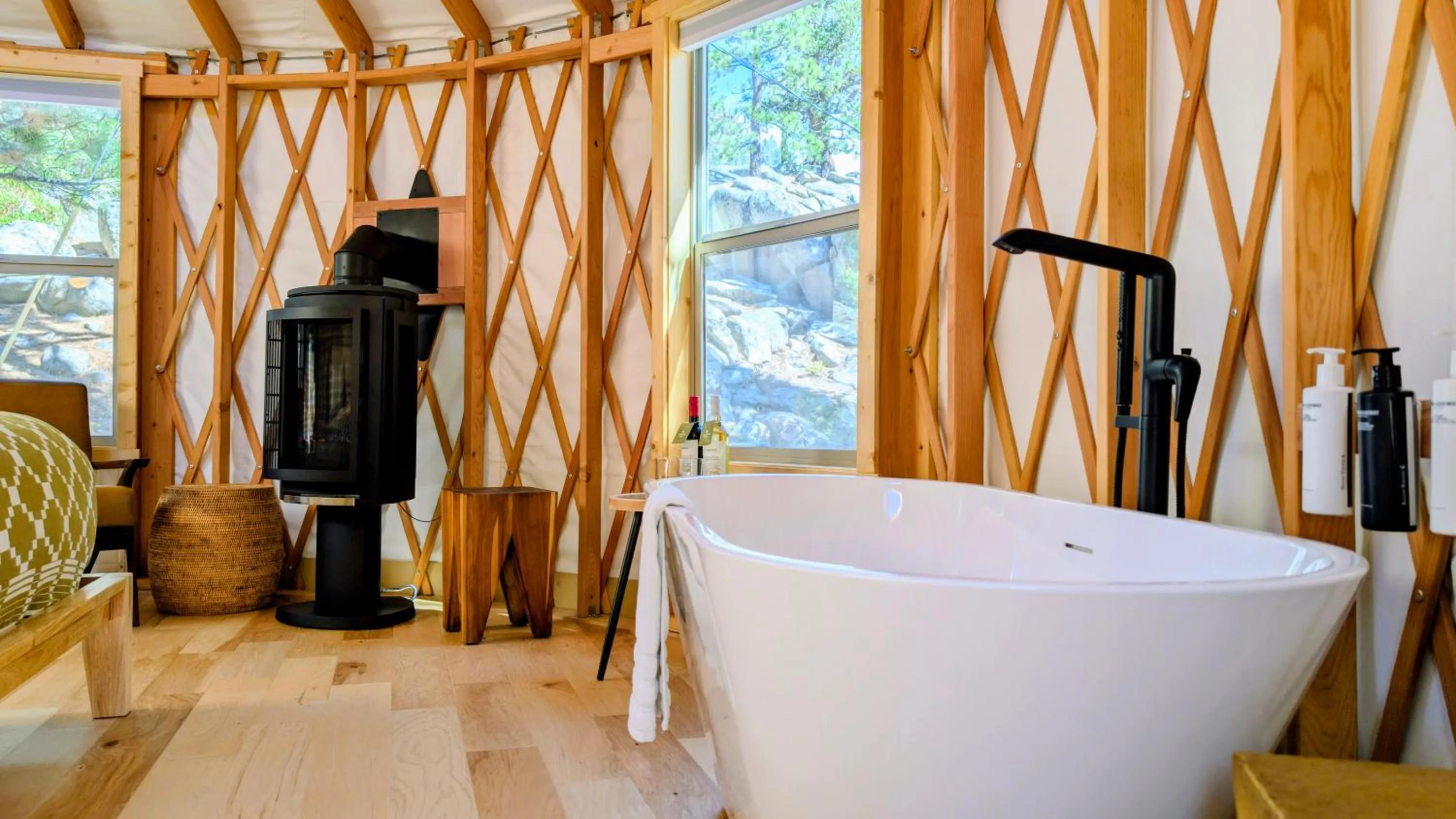 Desolation Hotel Hope Valley