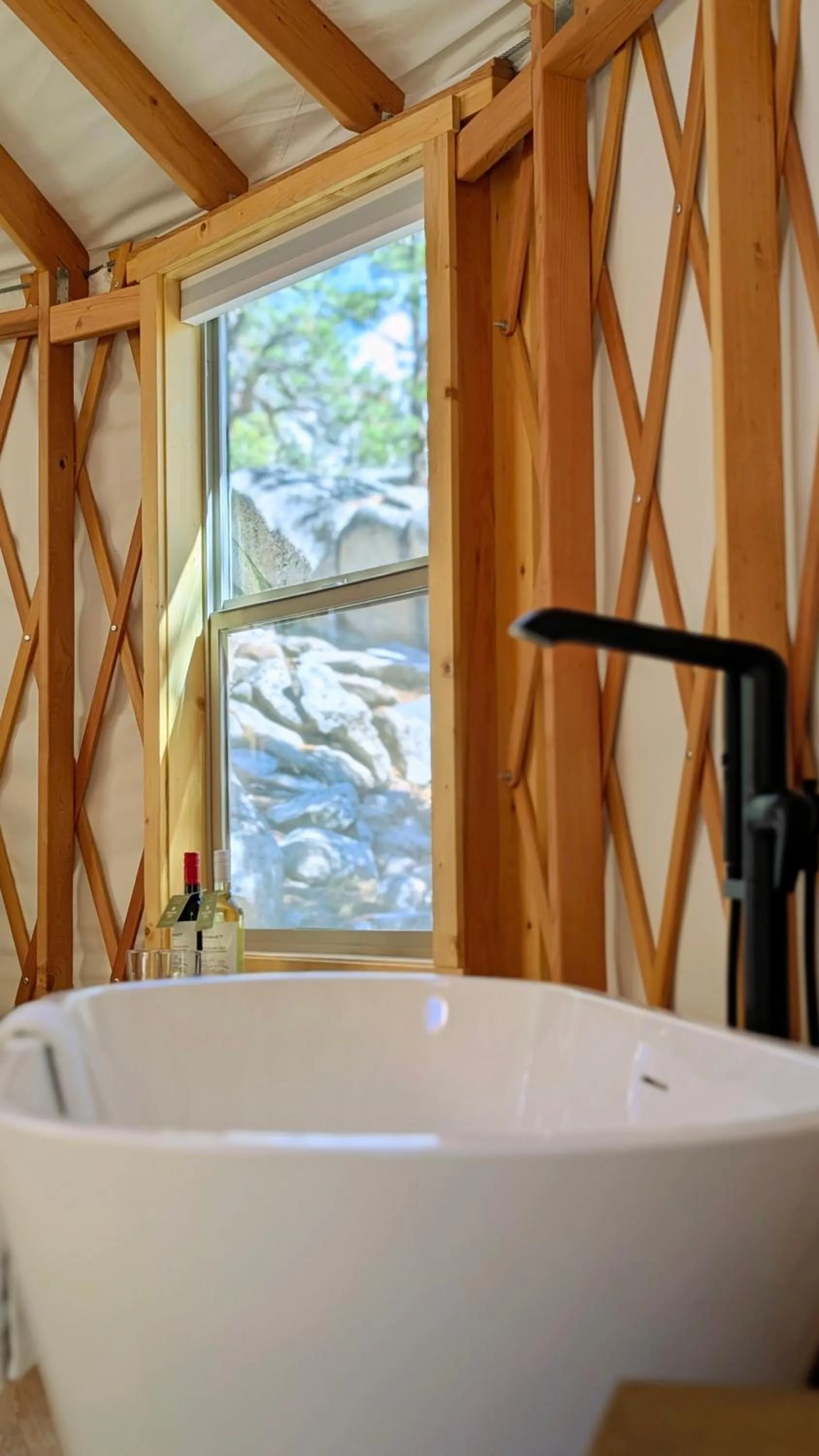 Desolation Hotel Hope Valley