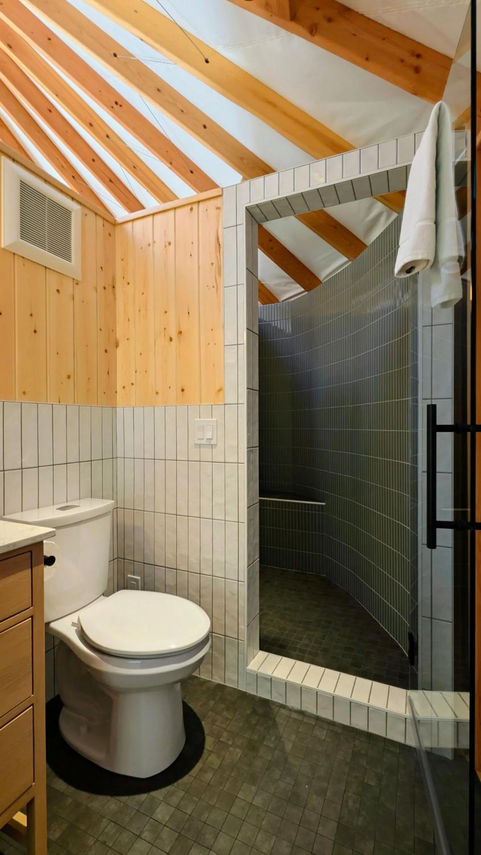 Desolation Hotel Hope Valley