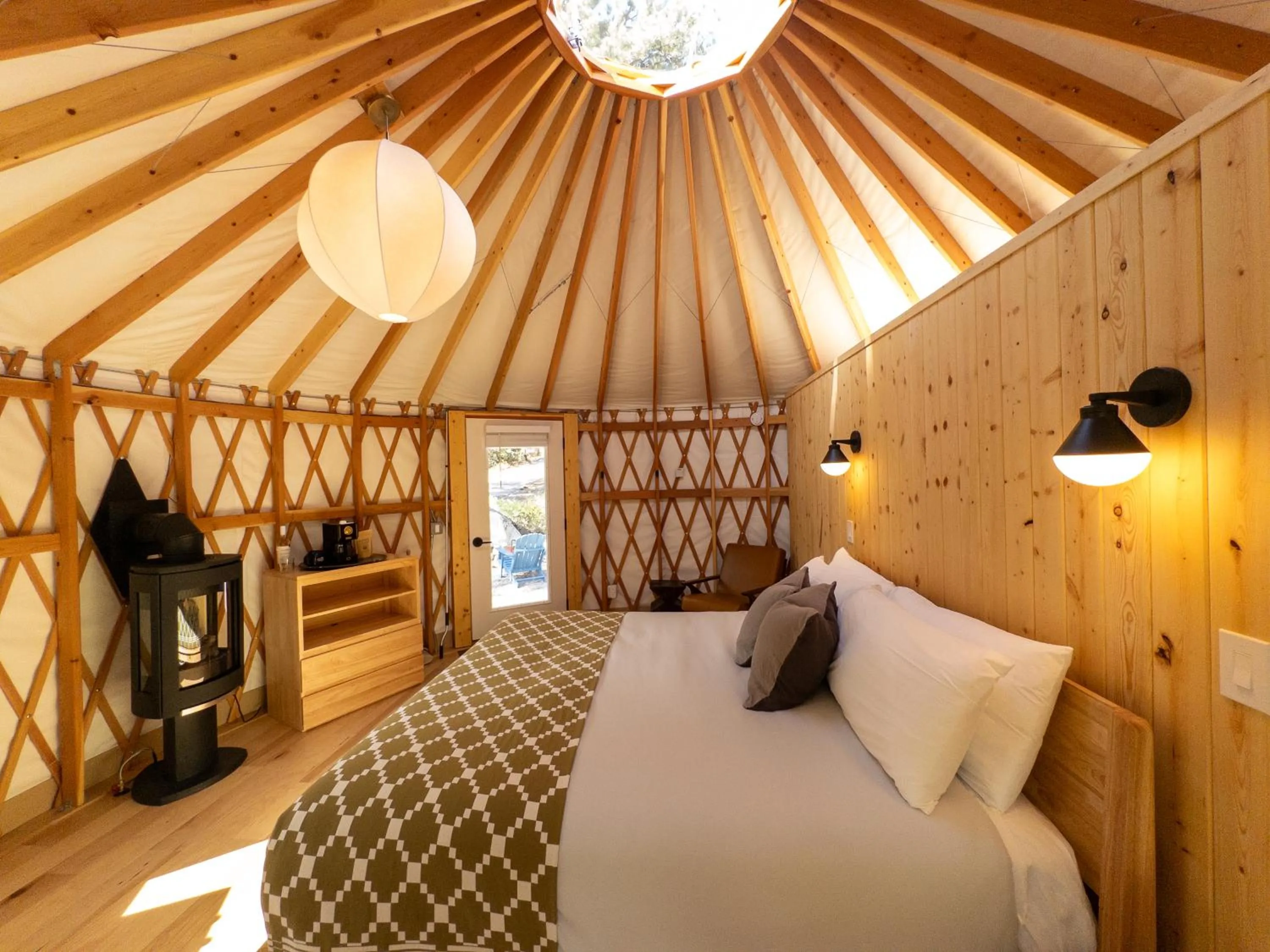 Bed in Desolation Hotel Hope Valley