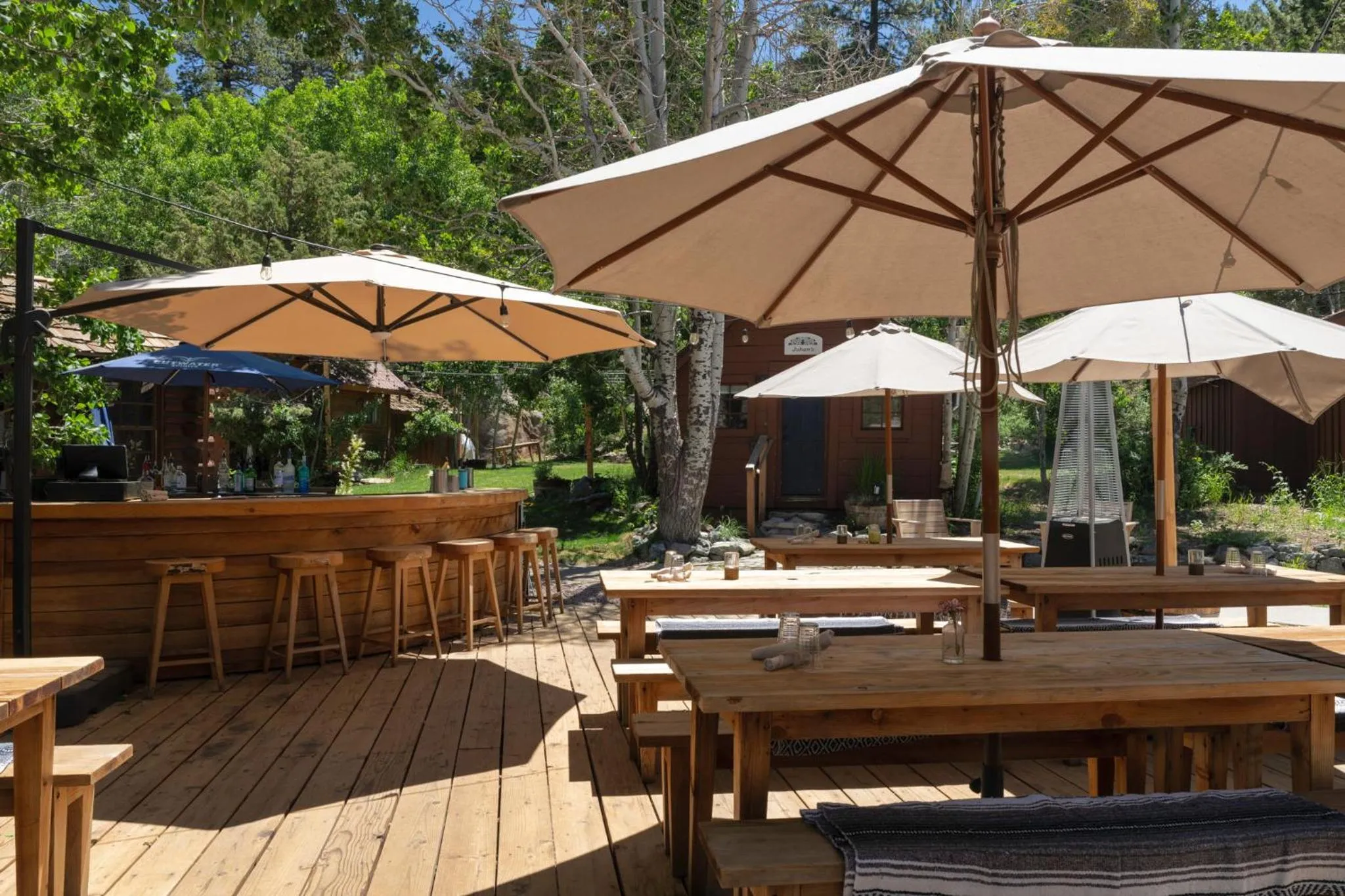 Restaurant/places to eat in Desolation Hotel Hope Valley