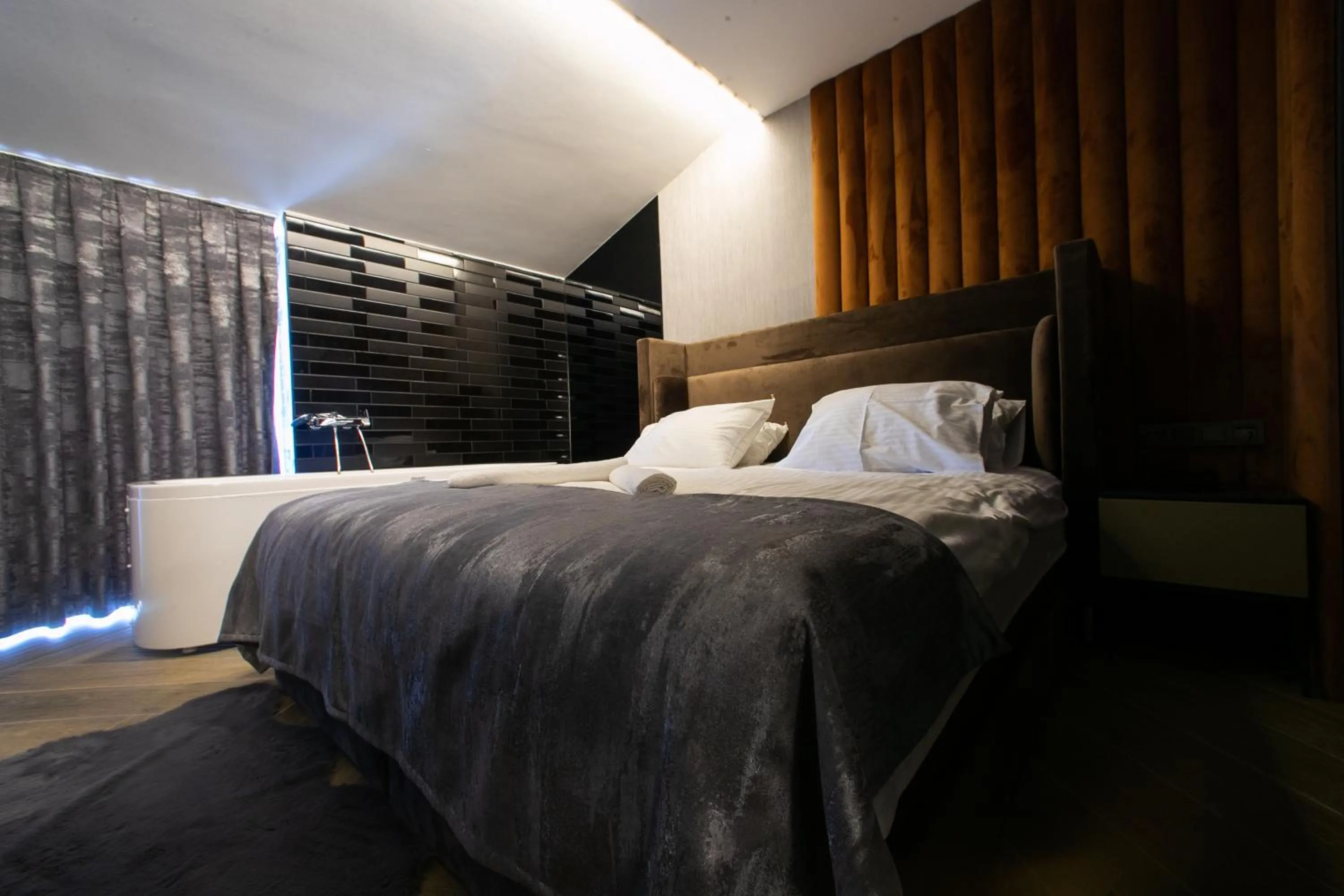 Bedroom in MAD INN HOTEL & SPA