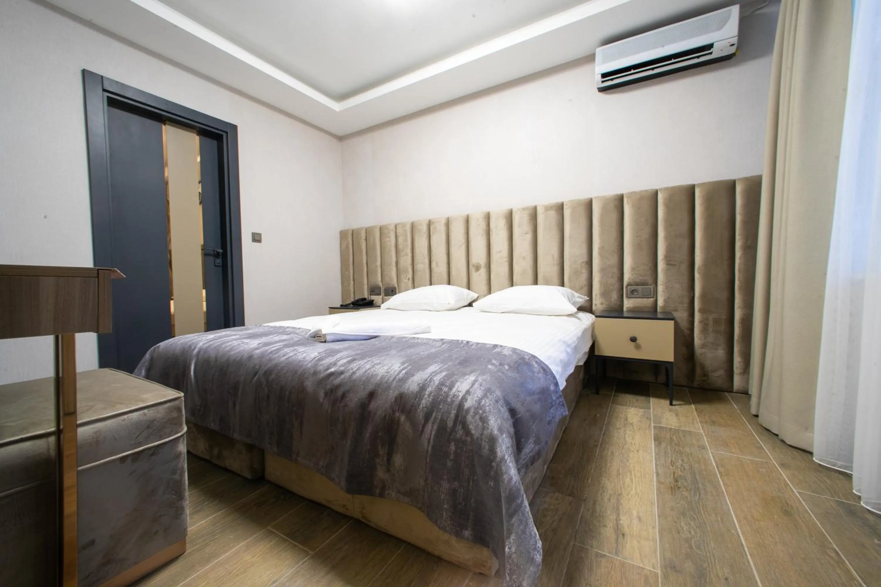 Bed in MAD INN HOTEL & SPA