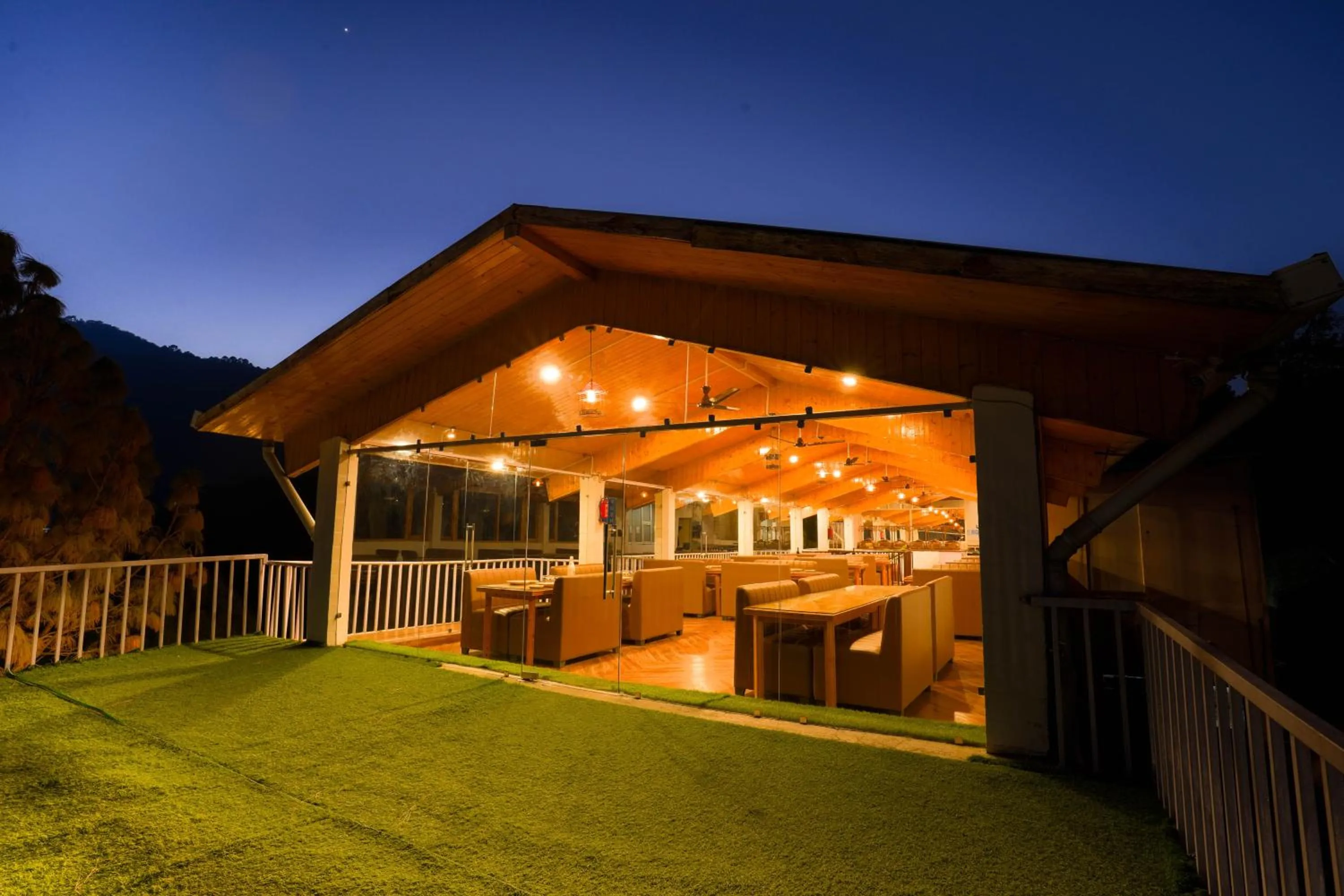 Restaurant/places to eat in Hamilton palace