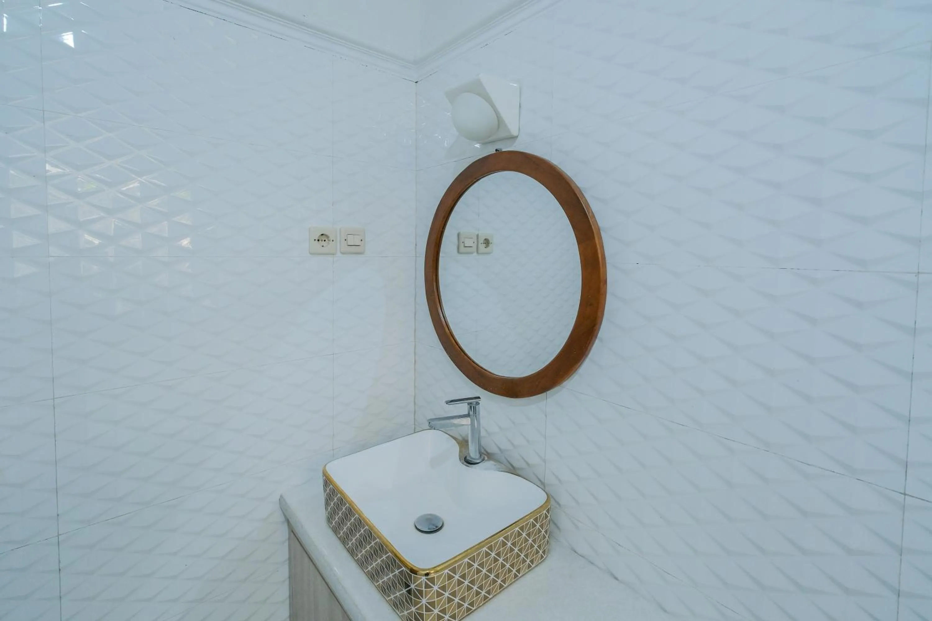 Bathroom in Royal Brongto Hotel