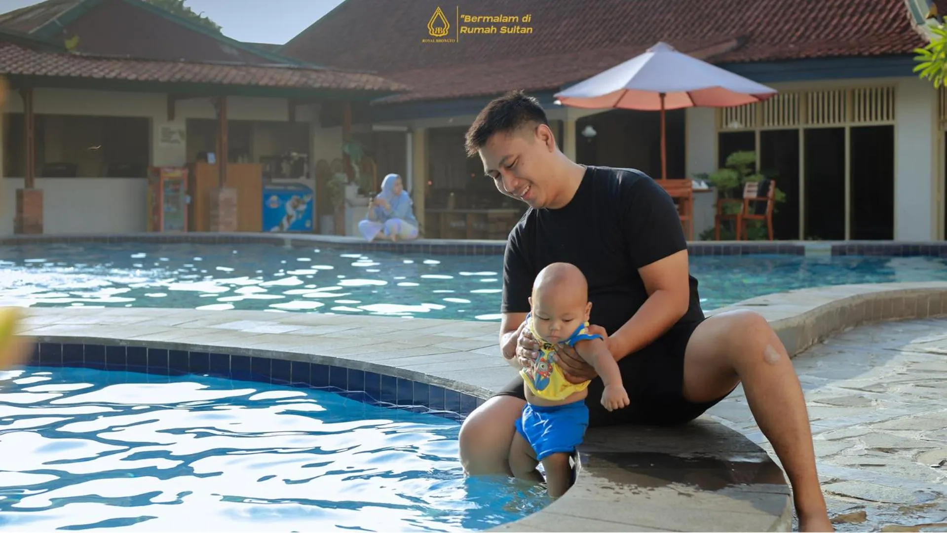 Swimming pool in Royal Brongto Hotel