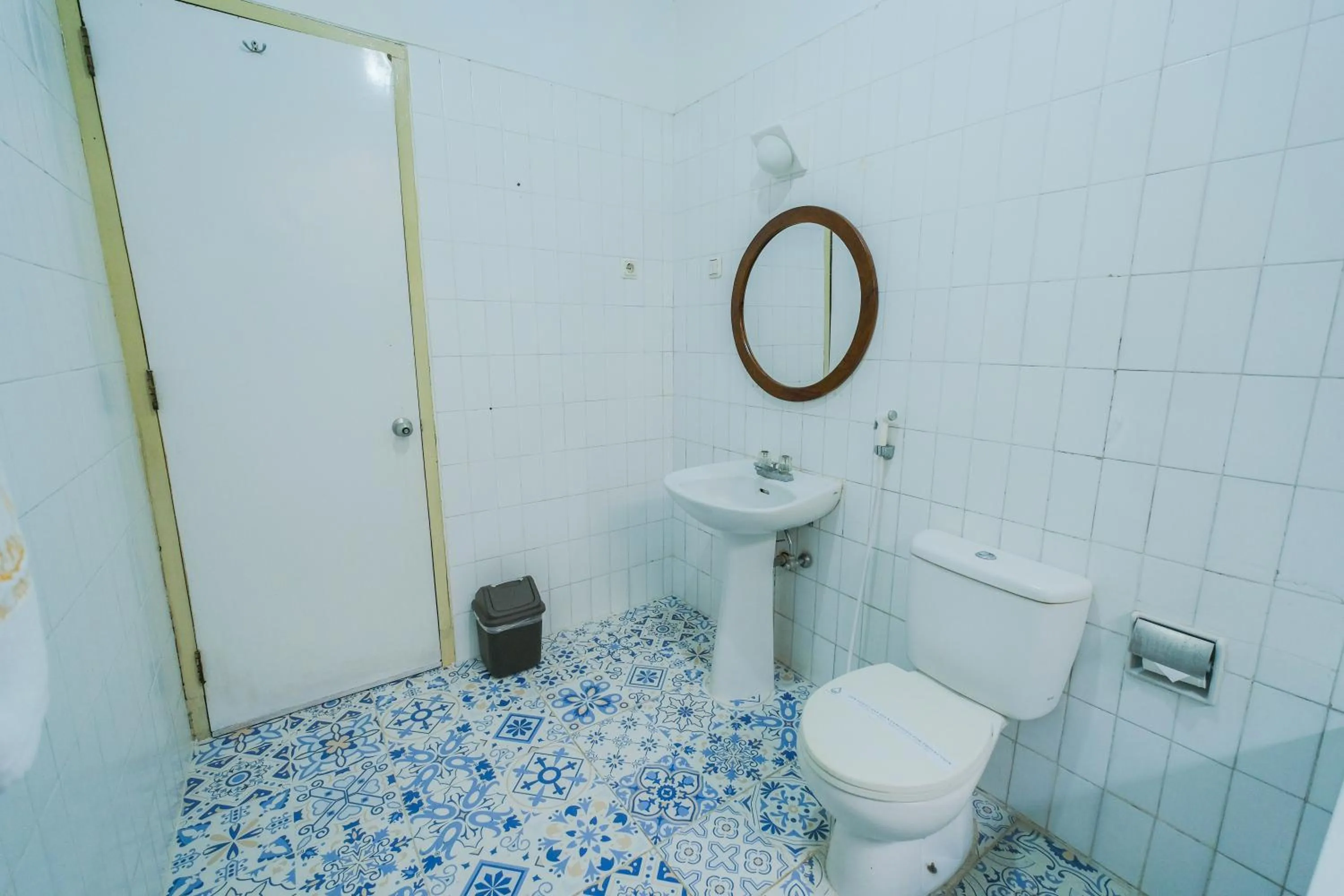 Shower in Royal Brongto Hotel