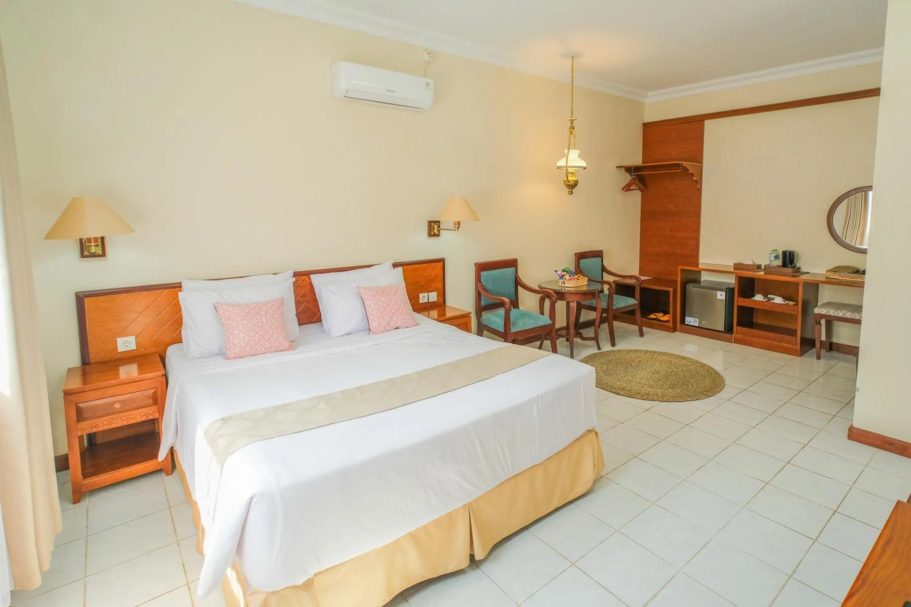 Seating area, Bed in Royal Brongto Hotel