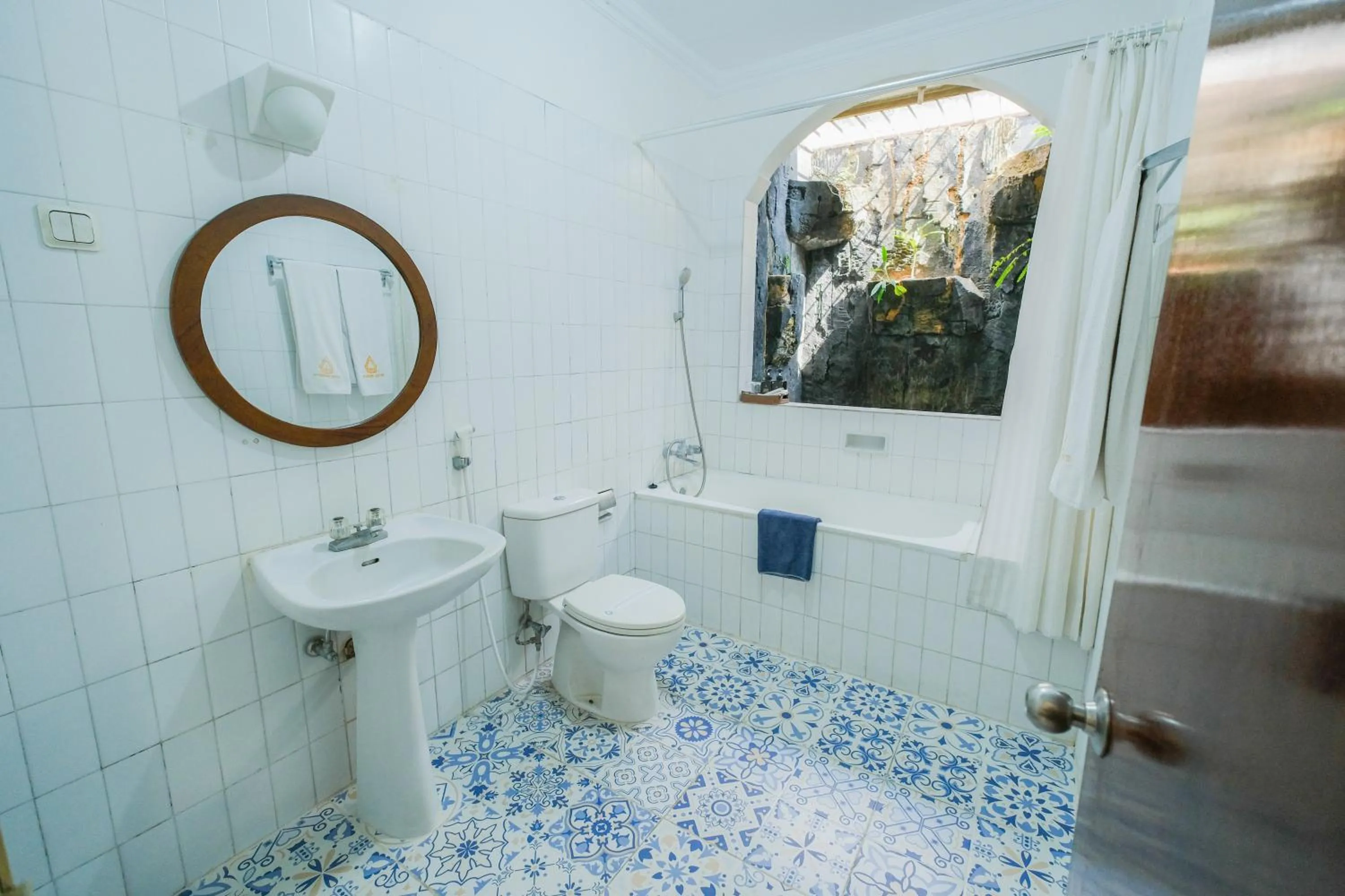 Shower in Royal Brongto Hotel