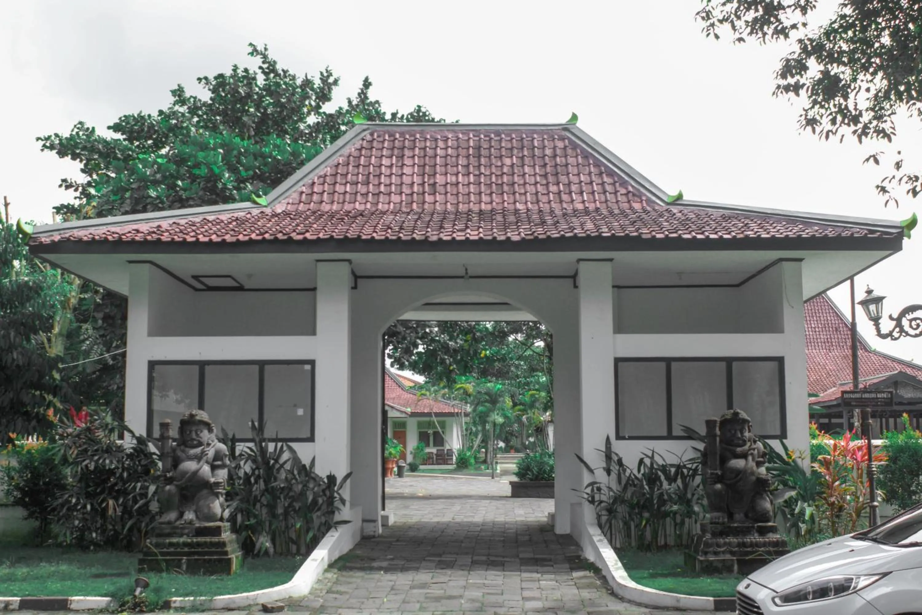 Facade/entrance in Royal Brongto Hotel