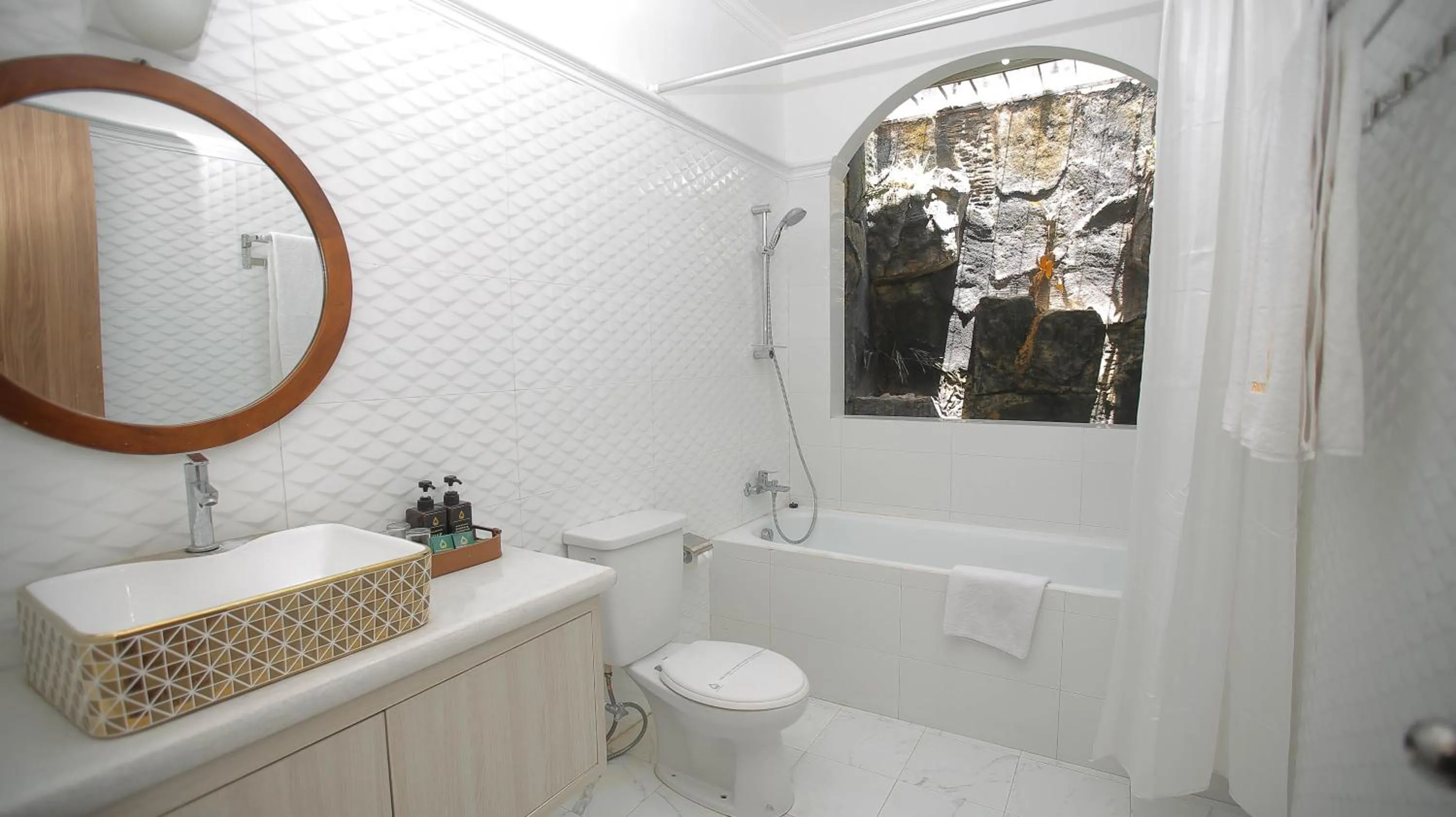 Shower in Royal Brongto Hotel