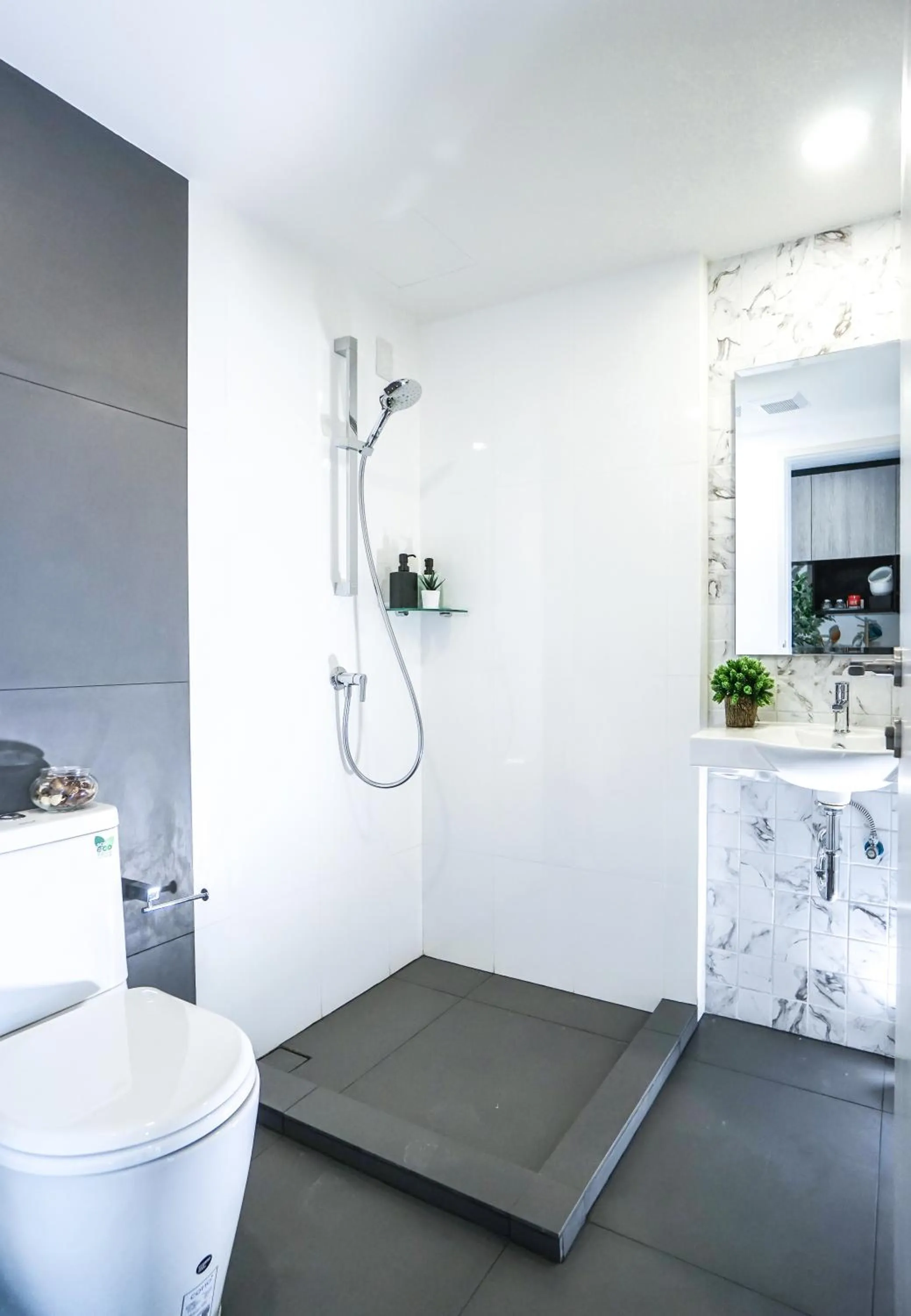 Toilet in I'm Chinatown Residence