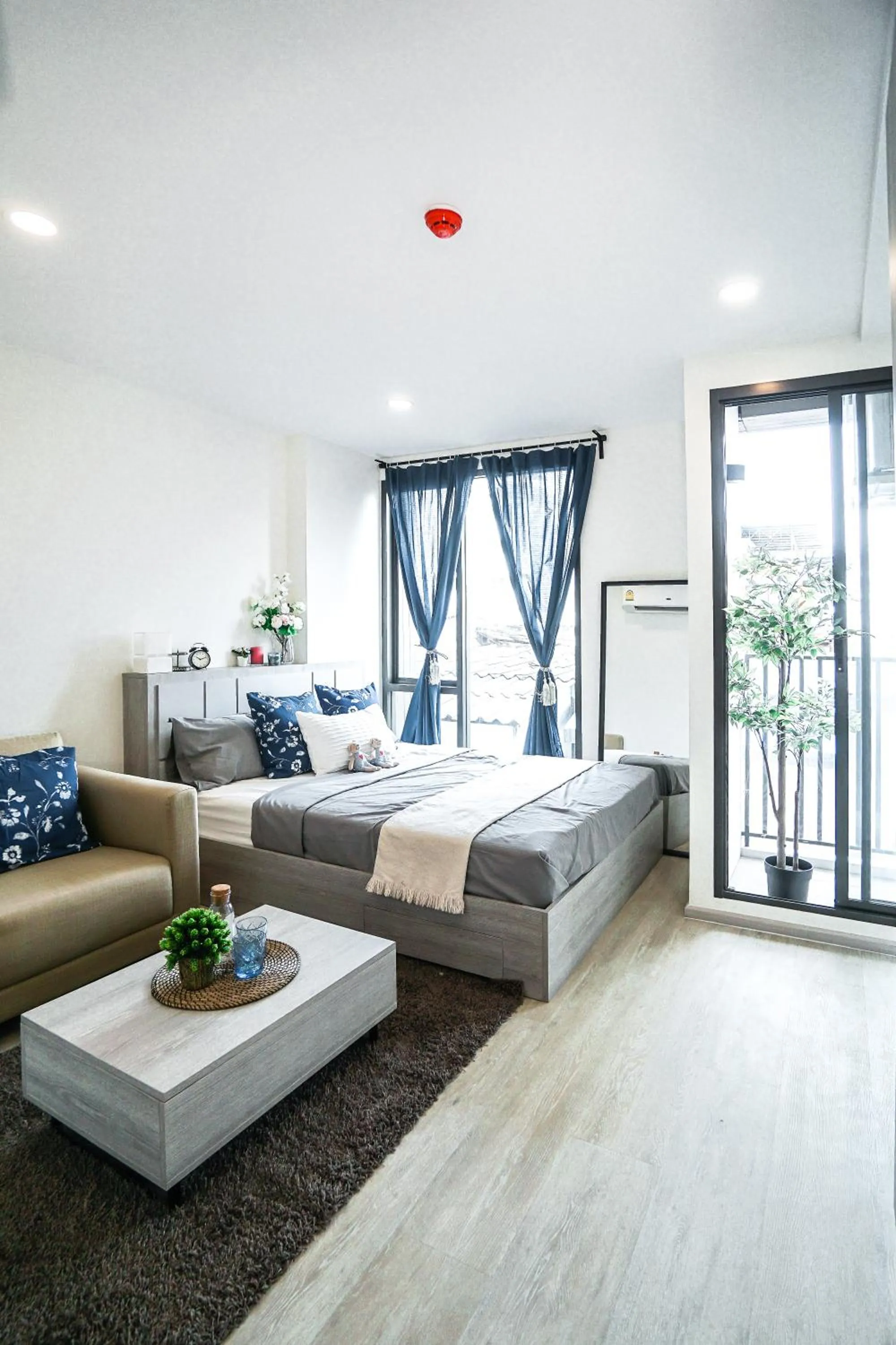 Photo of the whole room, Bed in I'm Chinatown Residence