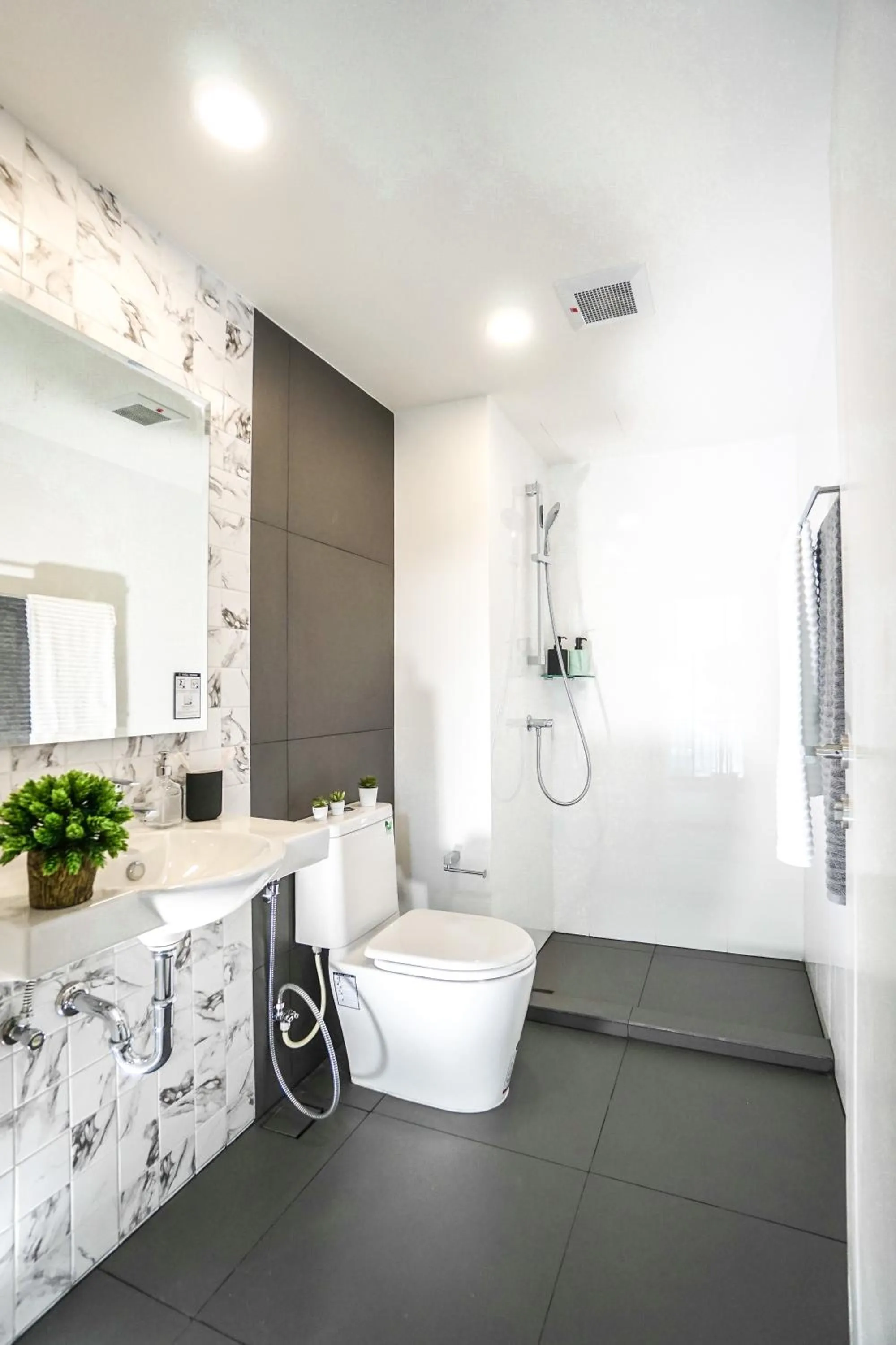 Bathroom in I'm Chinatown Residence