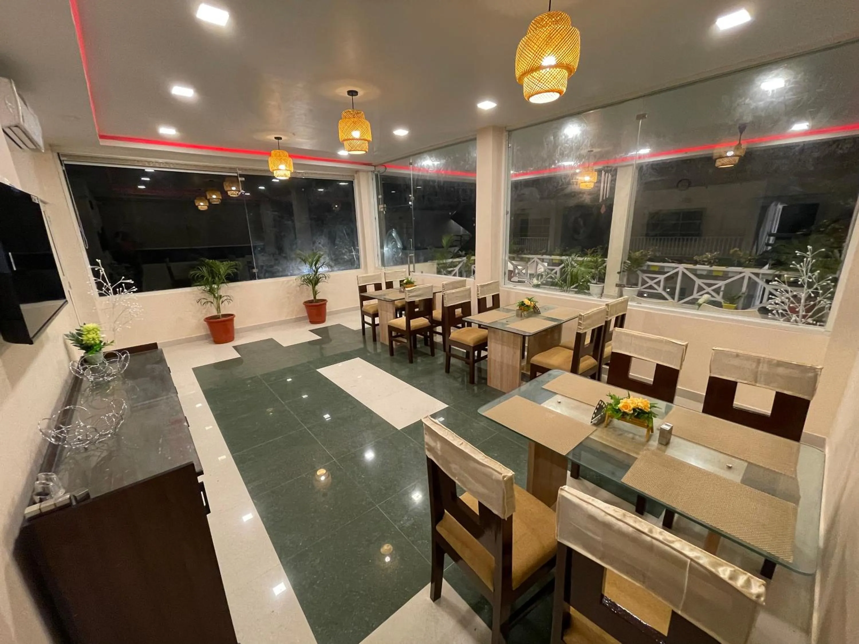 Restaurant/places to eat in Jaldapara Forest Tourist Lodge JFTL