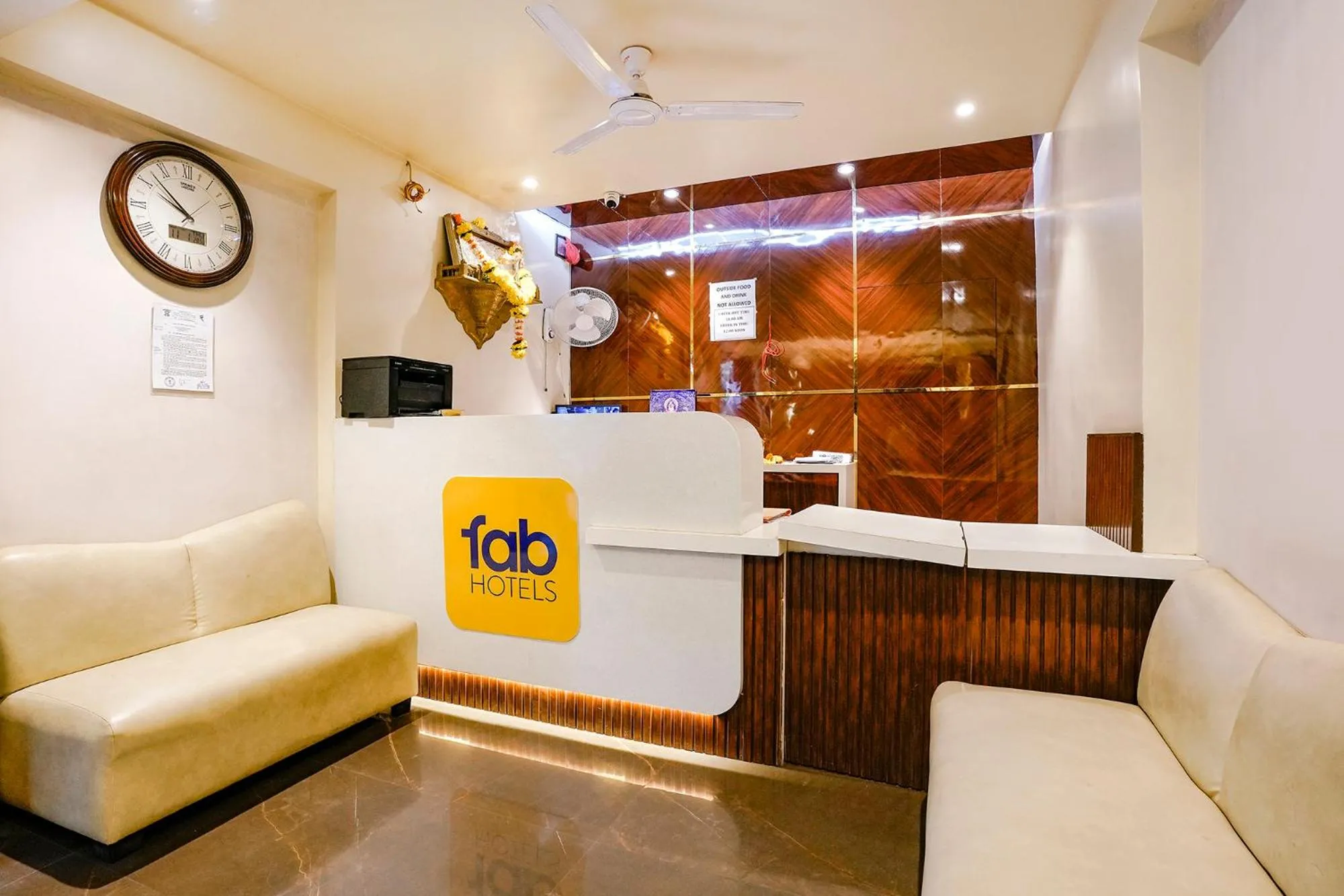 Lobby or reception in FabHotel Springs Lodging