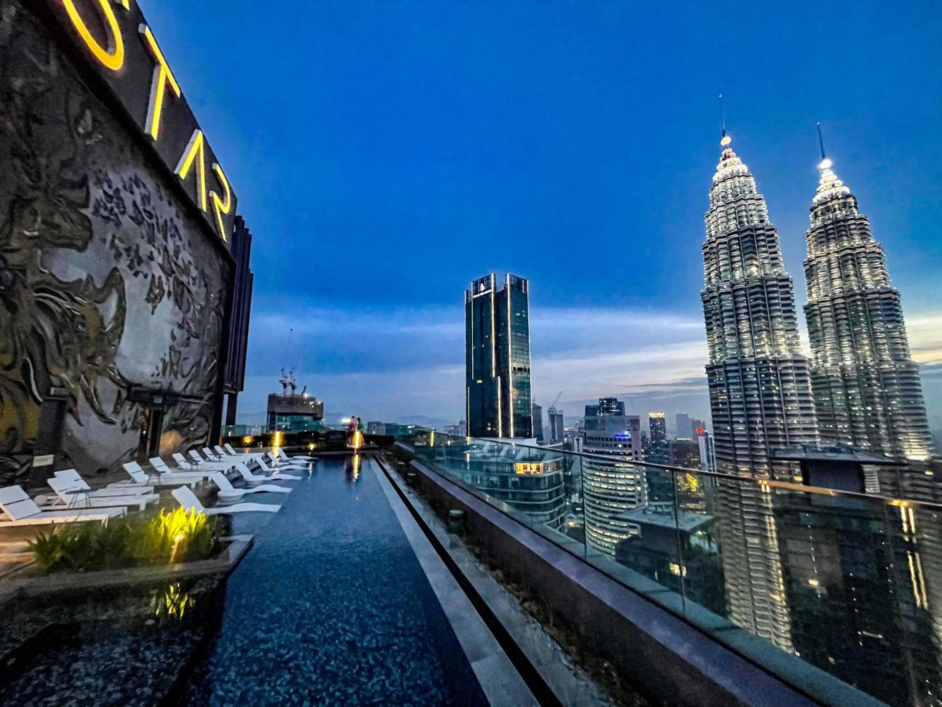 Night in AXQUISITE SUITES at KLCC