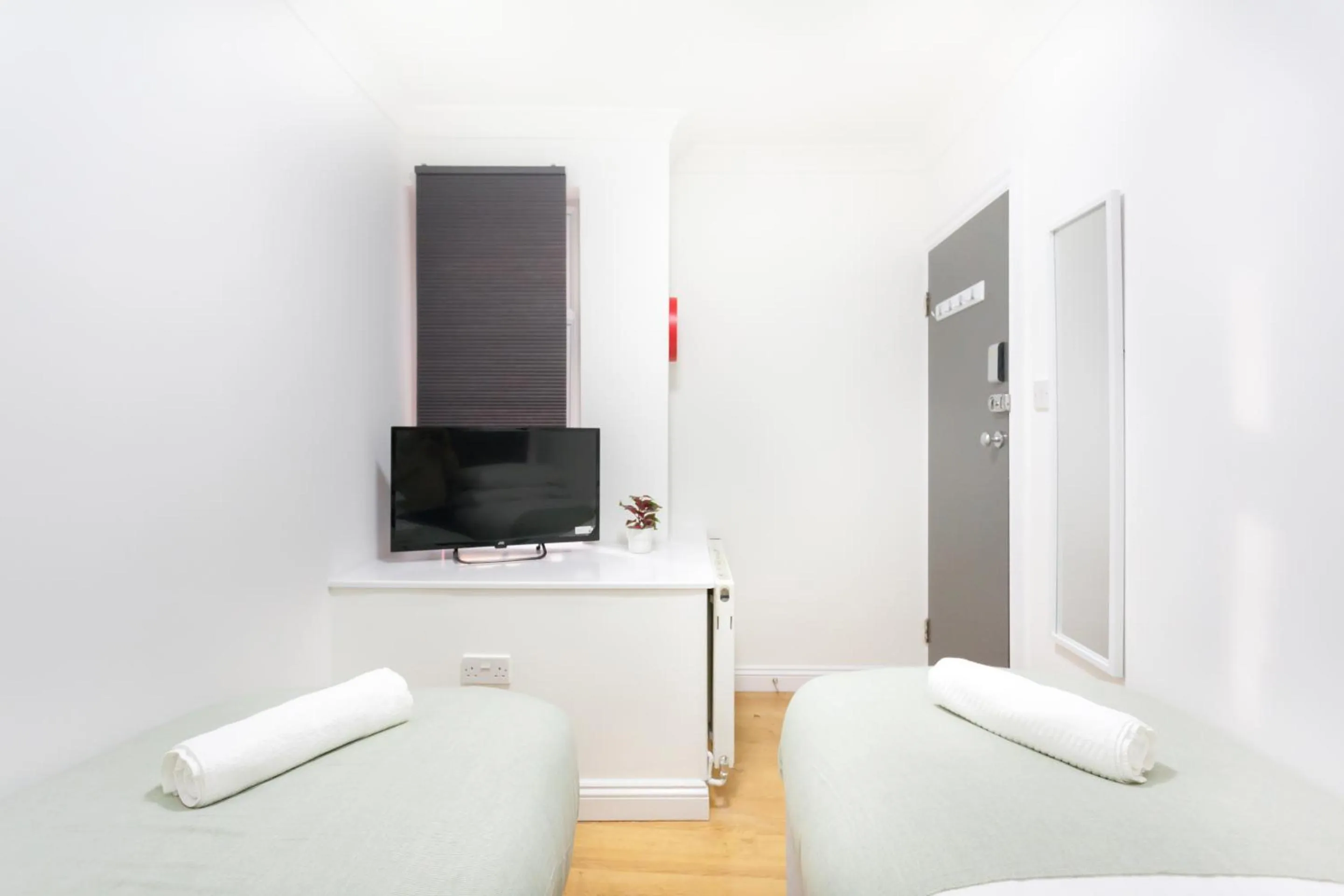 Bedroom, Bed in Studio9 Rooms - Next to Emirates Stadium - Budget Rooms with Shared Bathroom