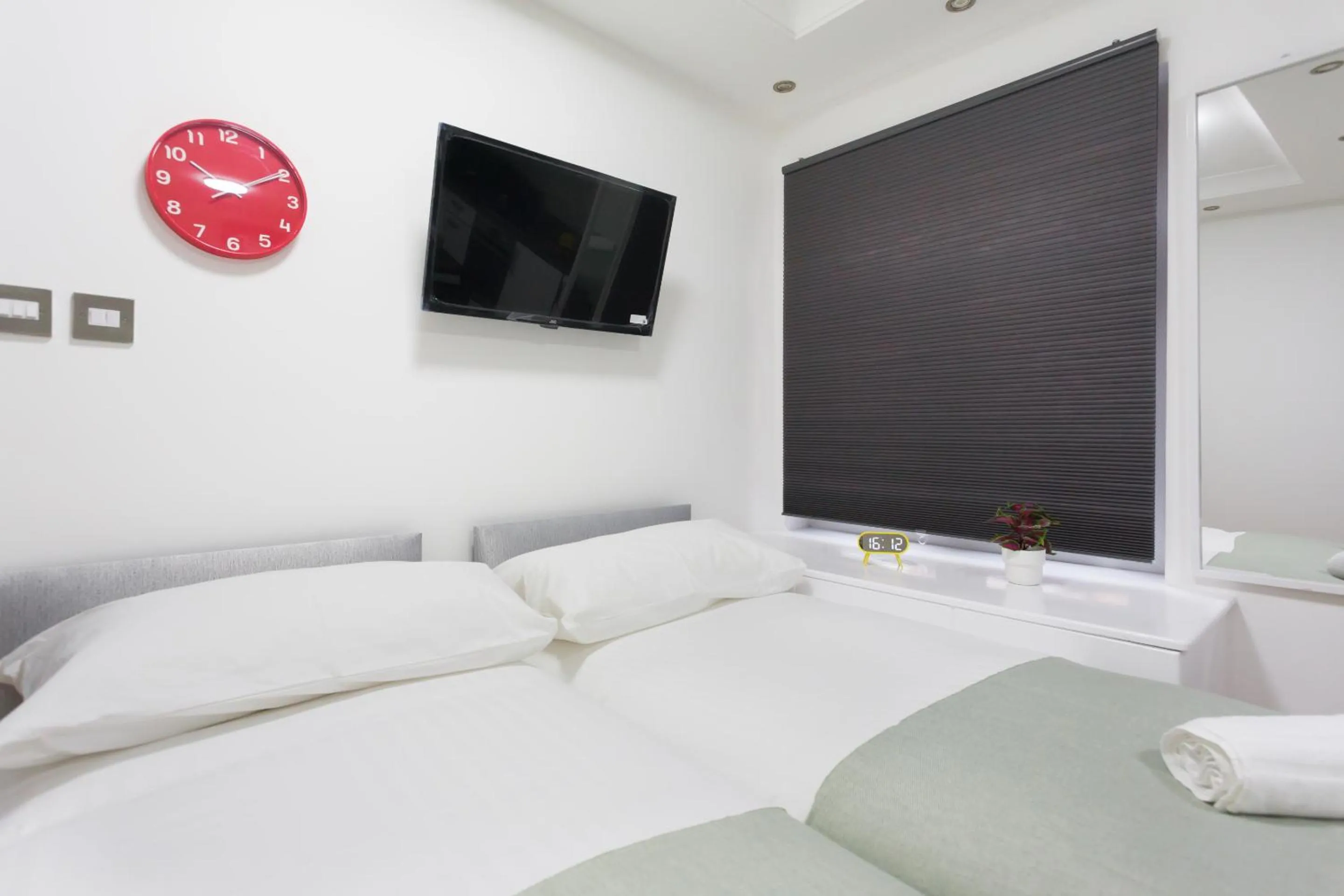 Bedroom, Bed in Studio9 Rooms - Next to Emirates Stadium - Budget Rooms with Shared Bathroom