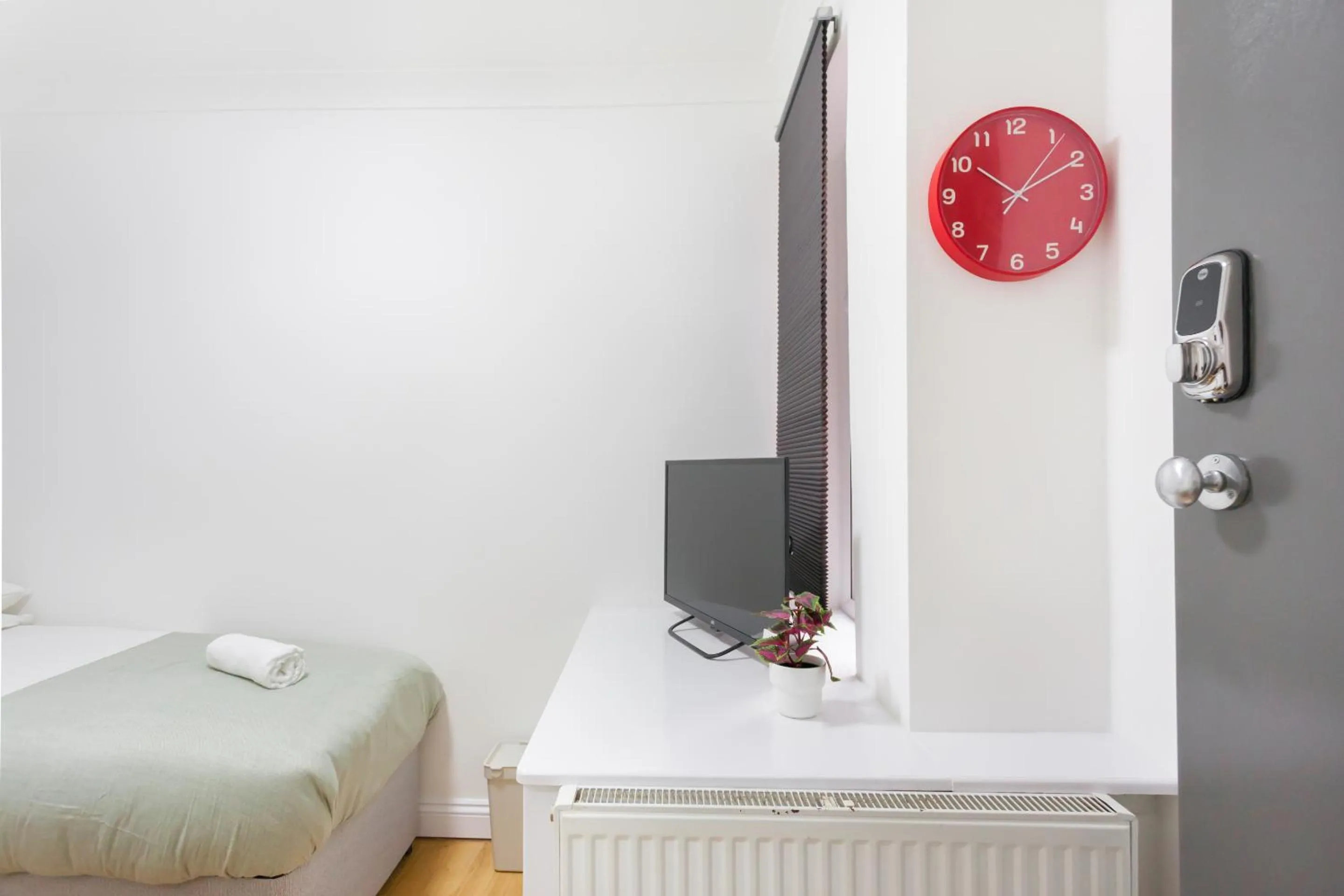 Bedroom, Bed in Studio9 Rooms - Next to Emirates Stadium - Budget Rooms with Shared Bathroom