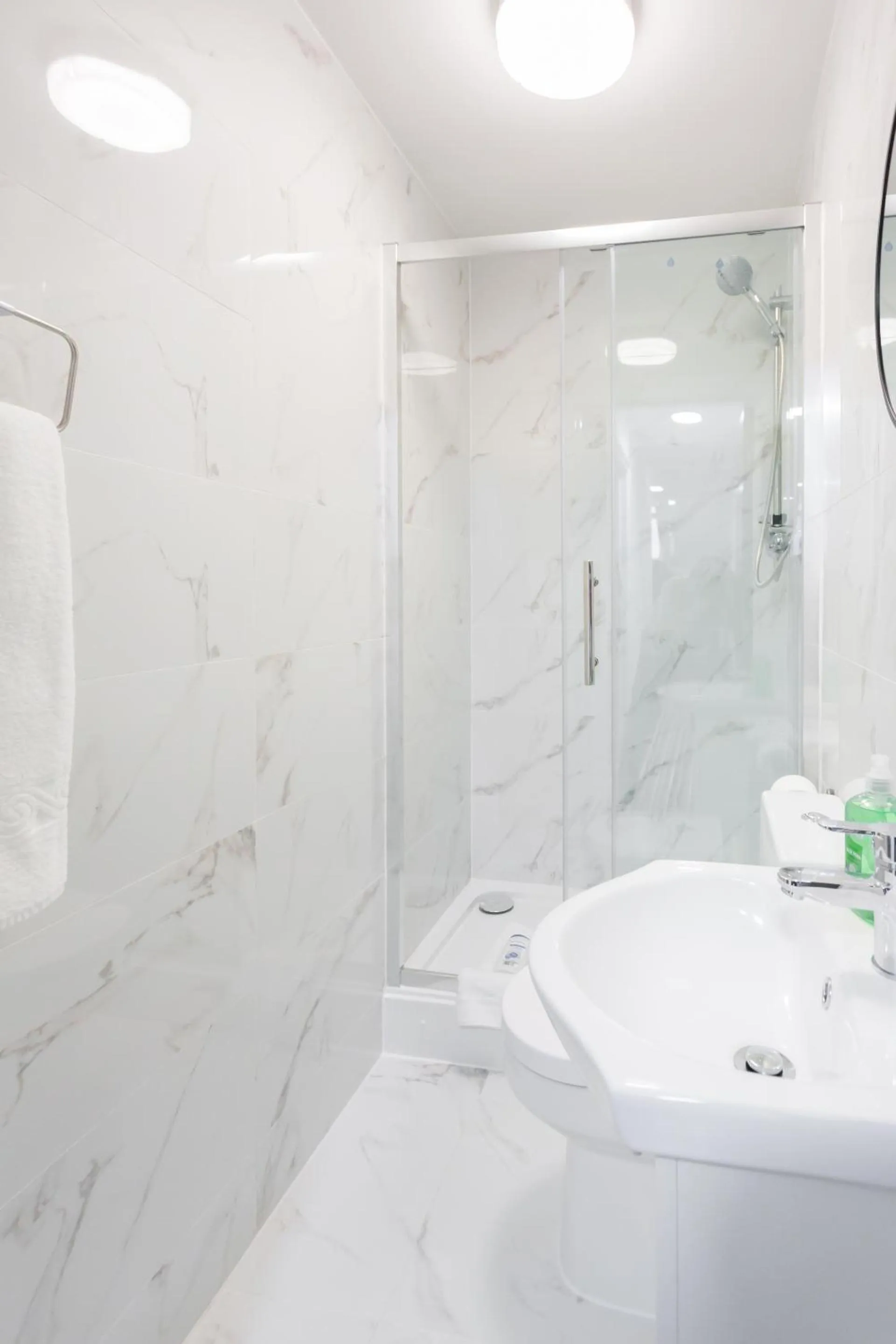 Bathroom in Studio9 Rooms - Next to Emirates Stadium - Budget Rooms with Shared Bathroom