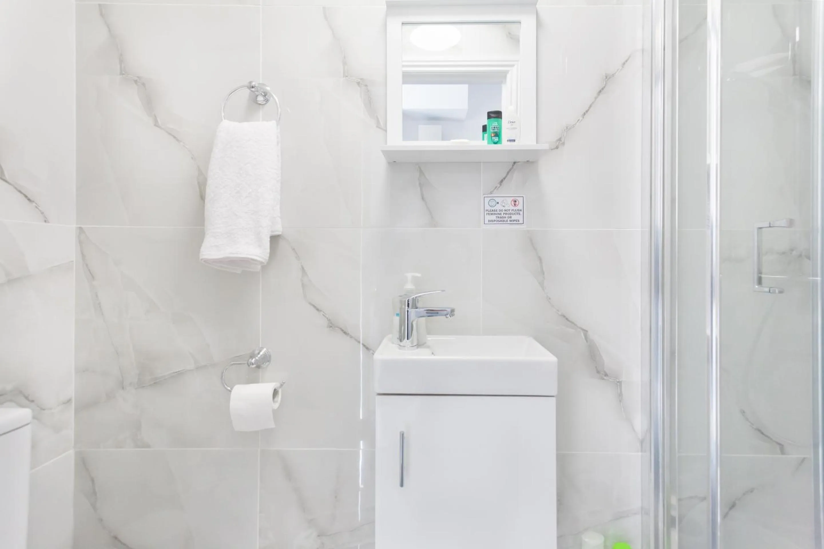 Bathroom in Studio9 Rooms - Next to Emirates Stadium - Budget Rooms with Shared Bathroom