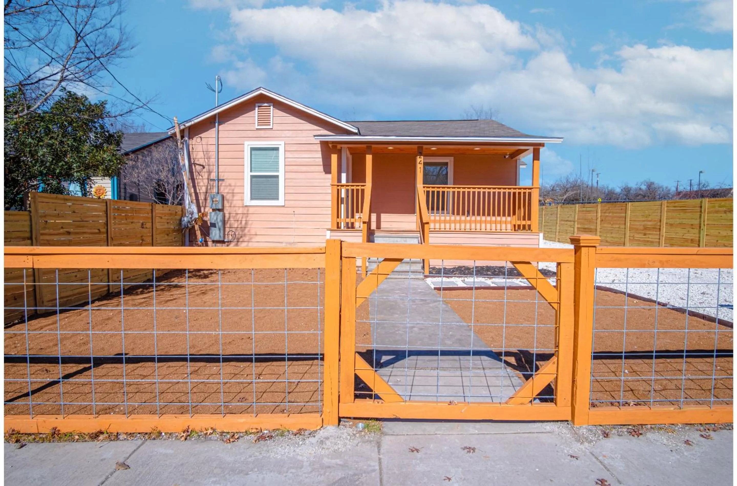 Property building in Adorable 4BR 2BA Close to Riverwalk and Downtown