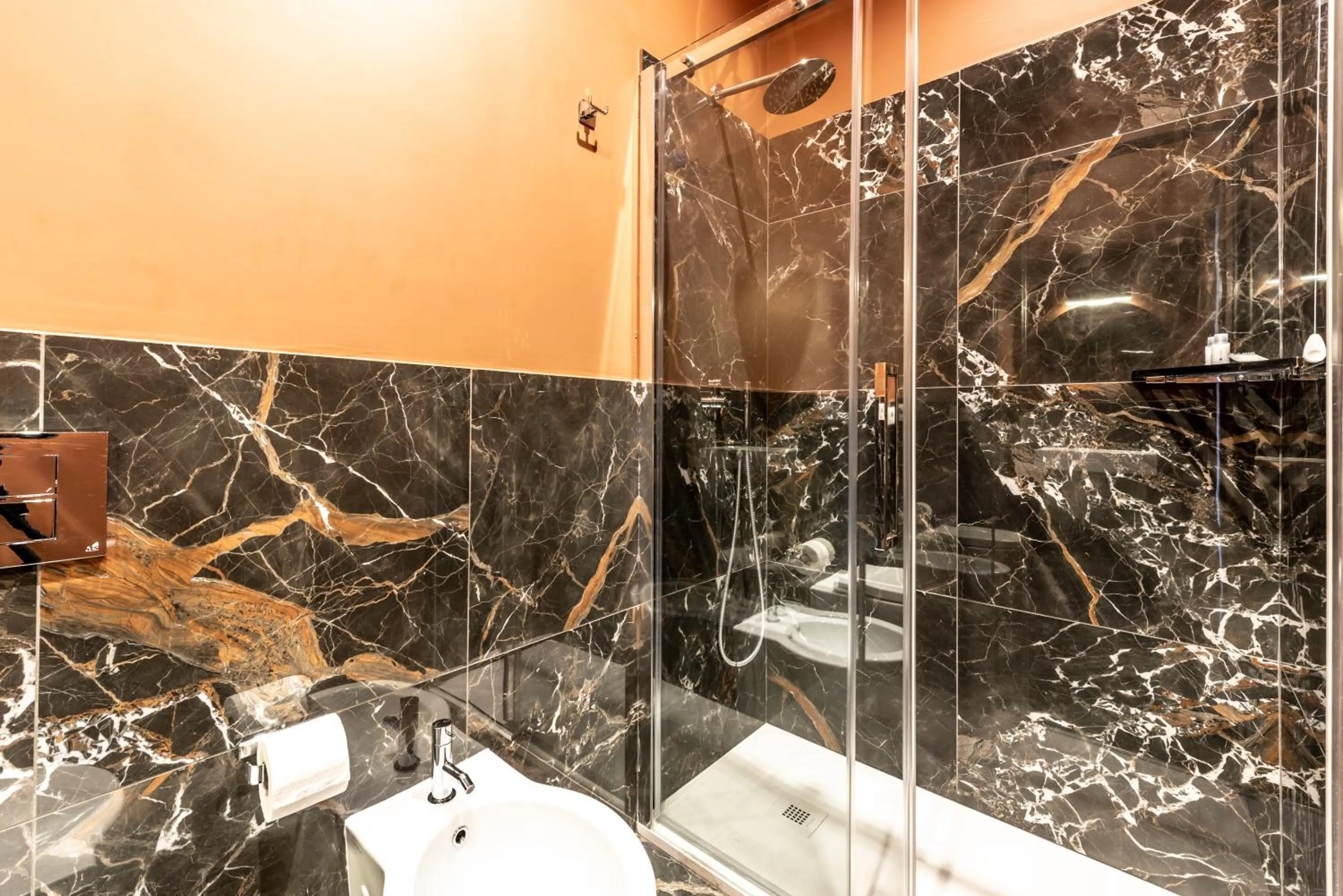 Toilet in DH Rooms Spiga