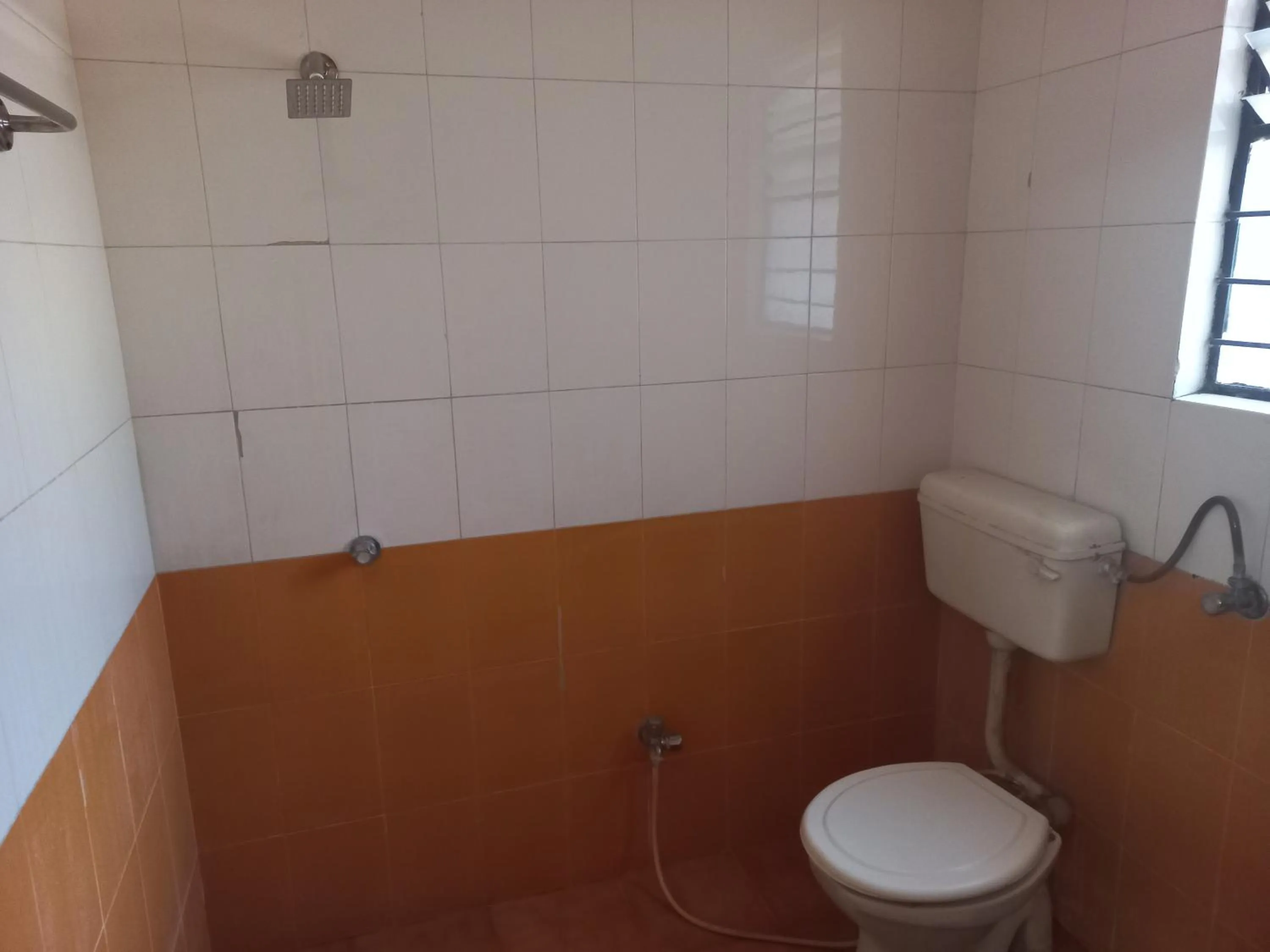 Toilet in Hotel Yatrik