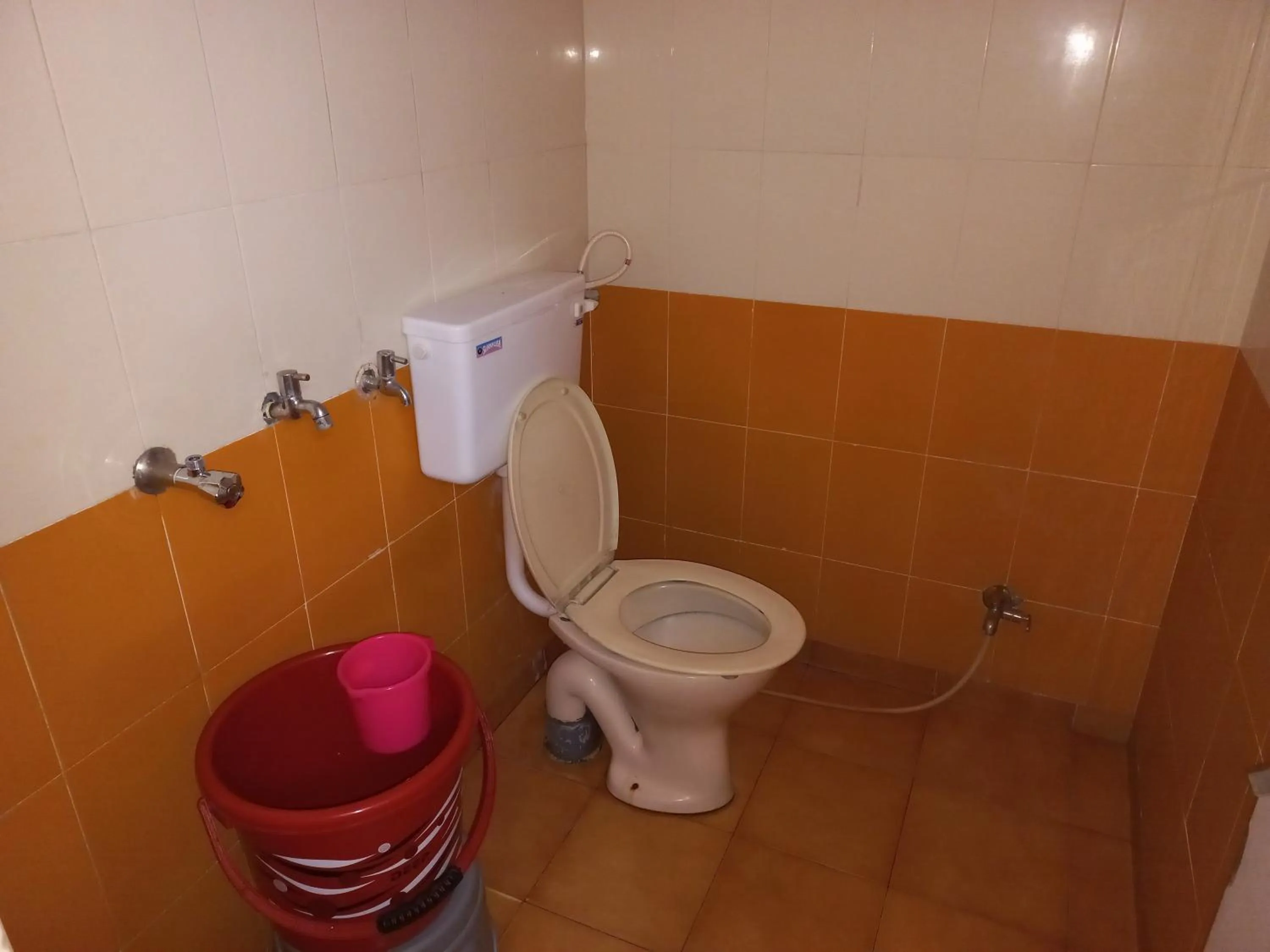Toilet in Hotel Yatrik