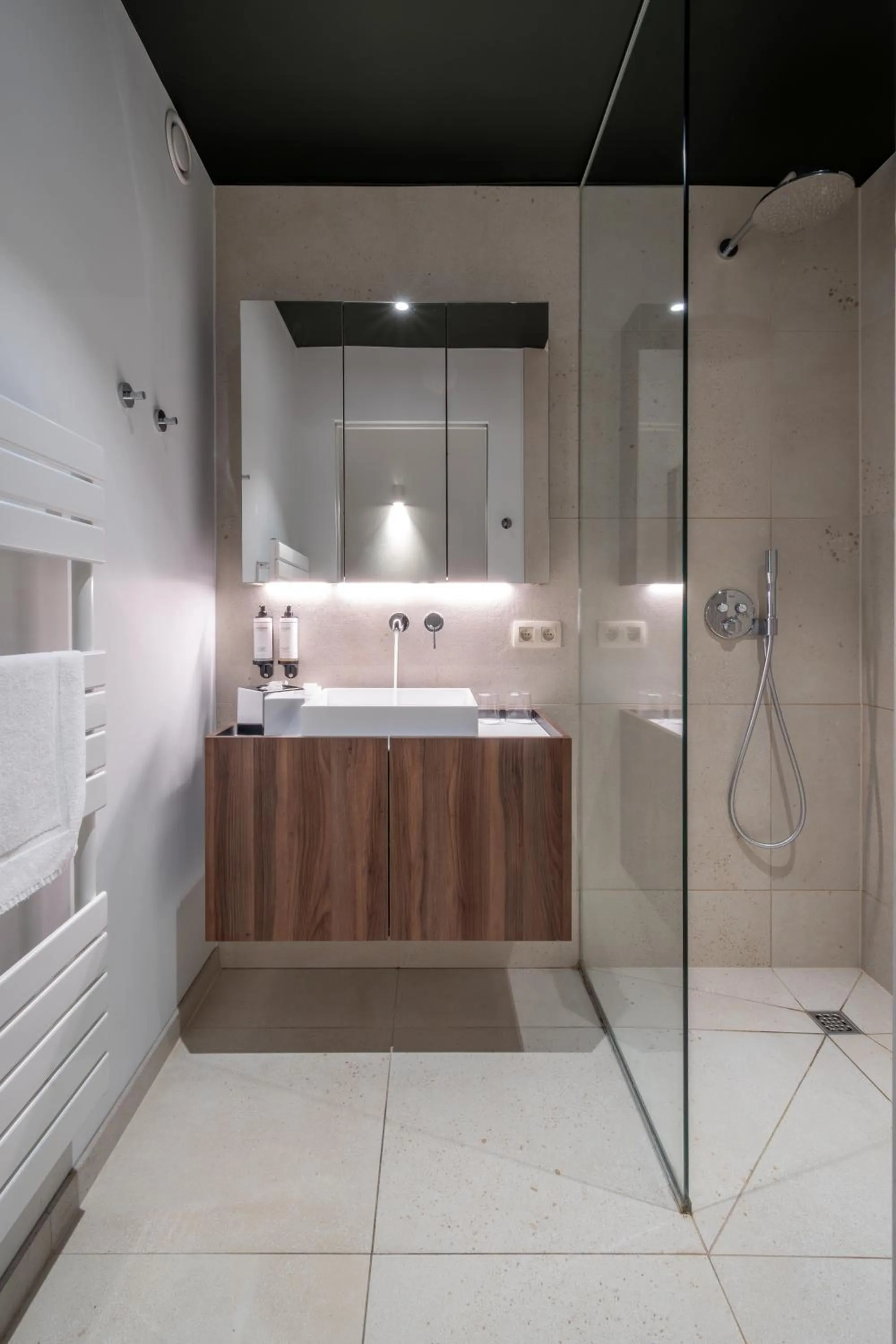 Shower in ONE TWO FOUR - Hotel & Spa