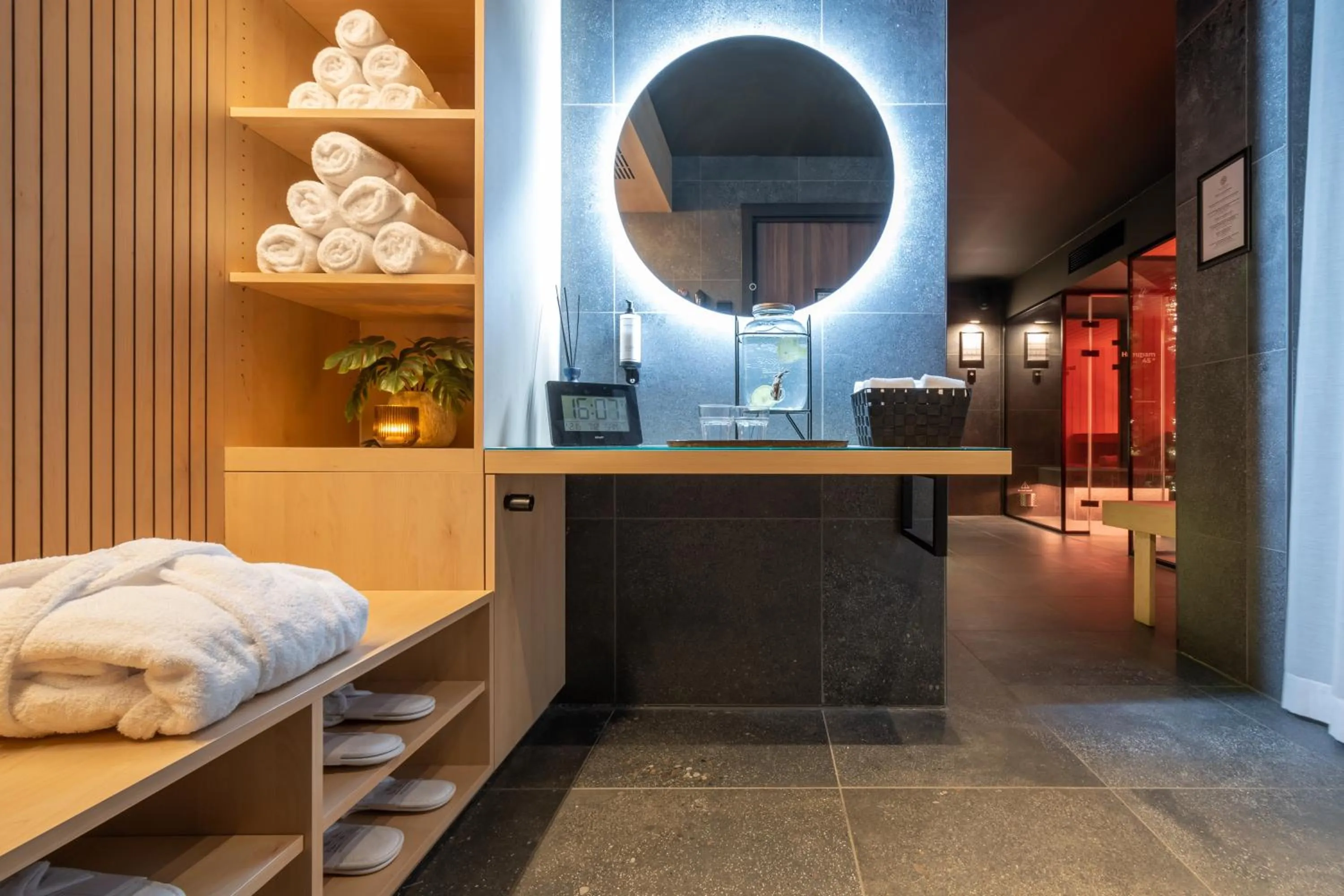 Spa and wellness centre/facilities, Bed in ONE TWO FOUR - Hotel & Spa