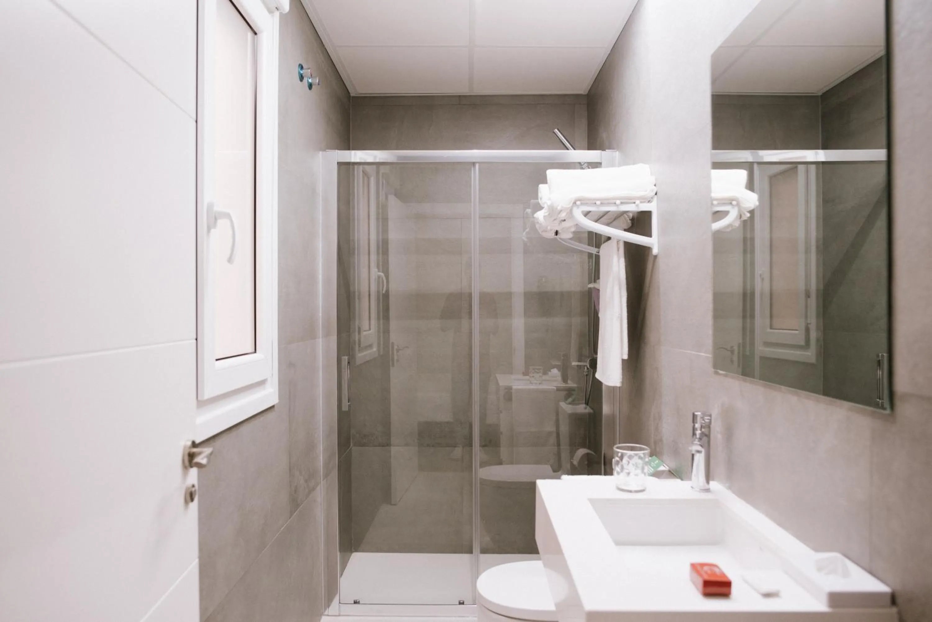 Shower in Hotel Melilla Centro