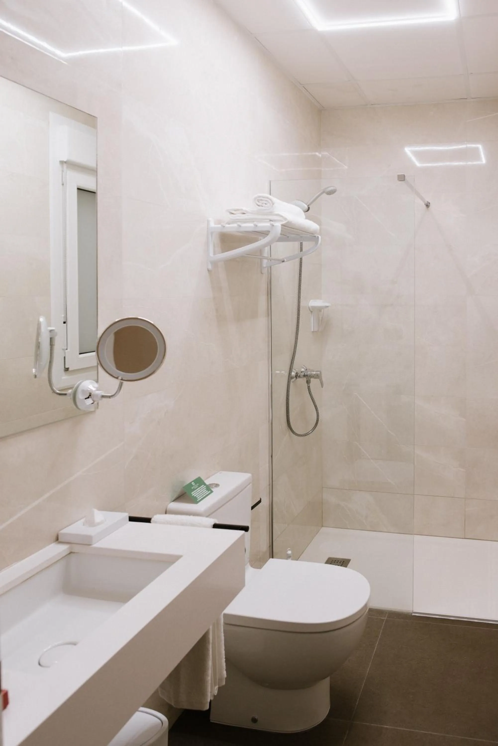 Shower in Hotel Melilla Centro