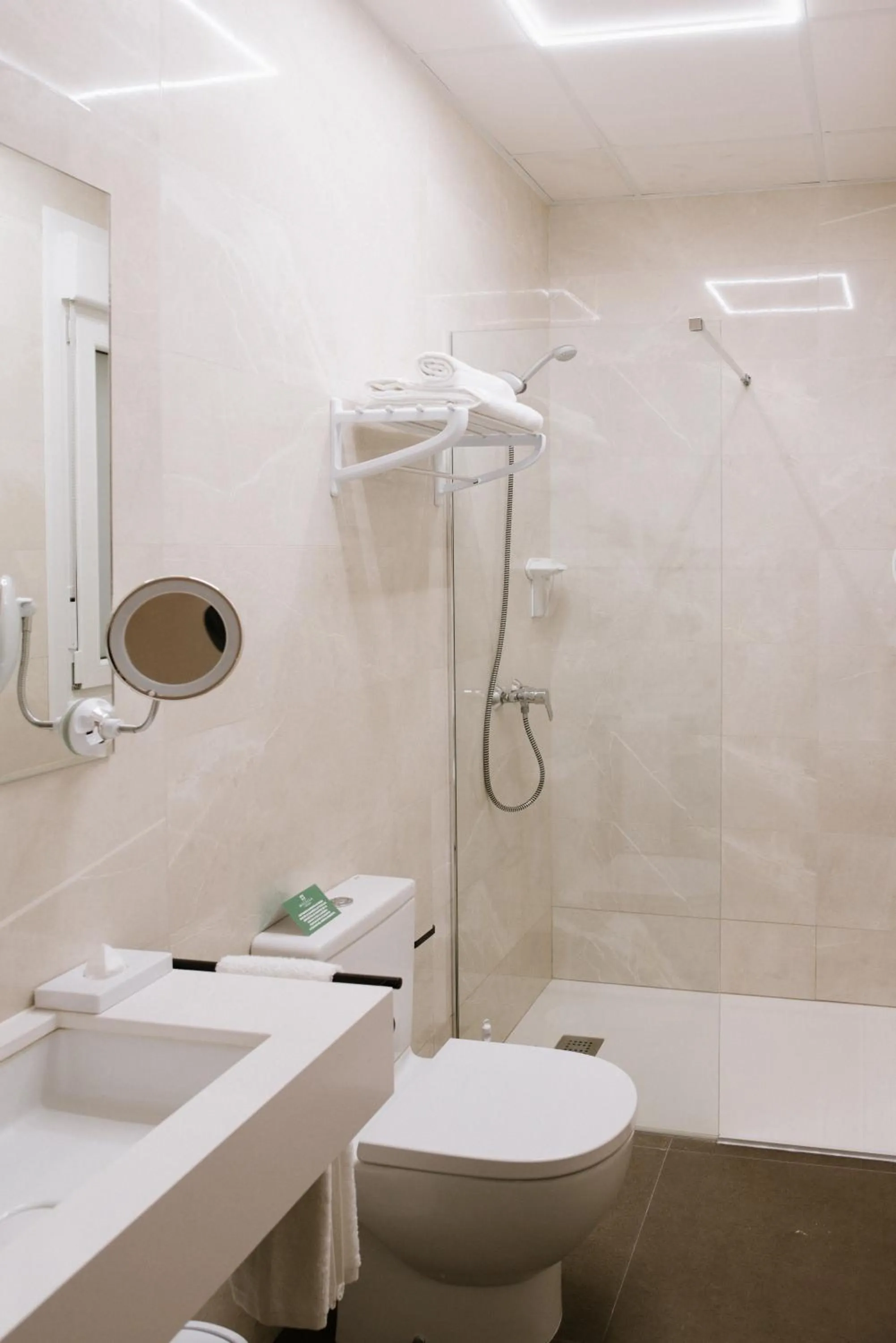 Shower in Hotel Melilla Centro