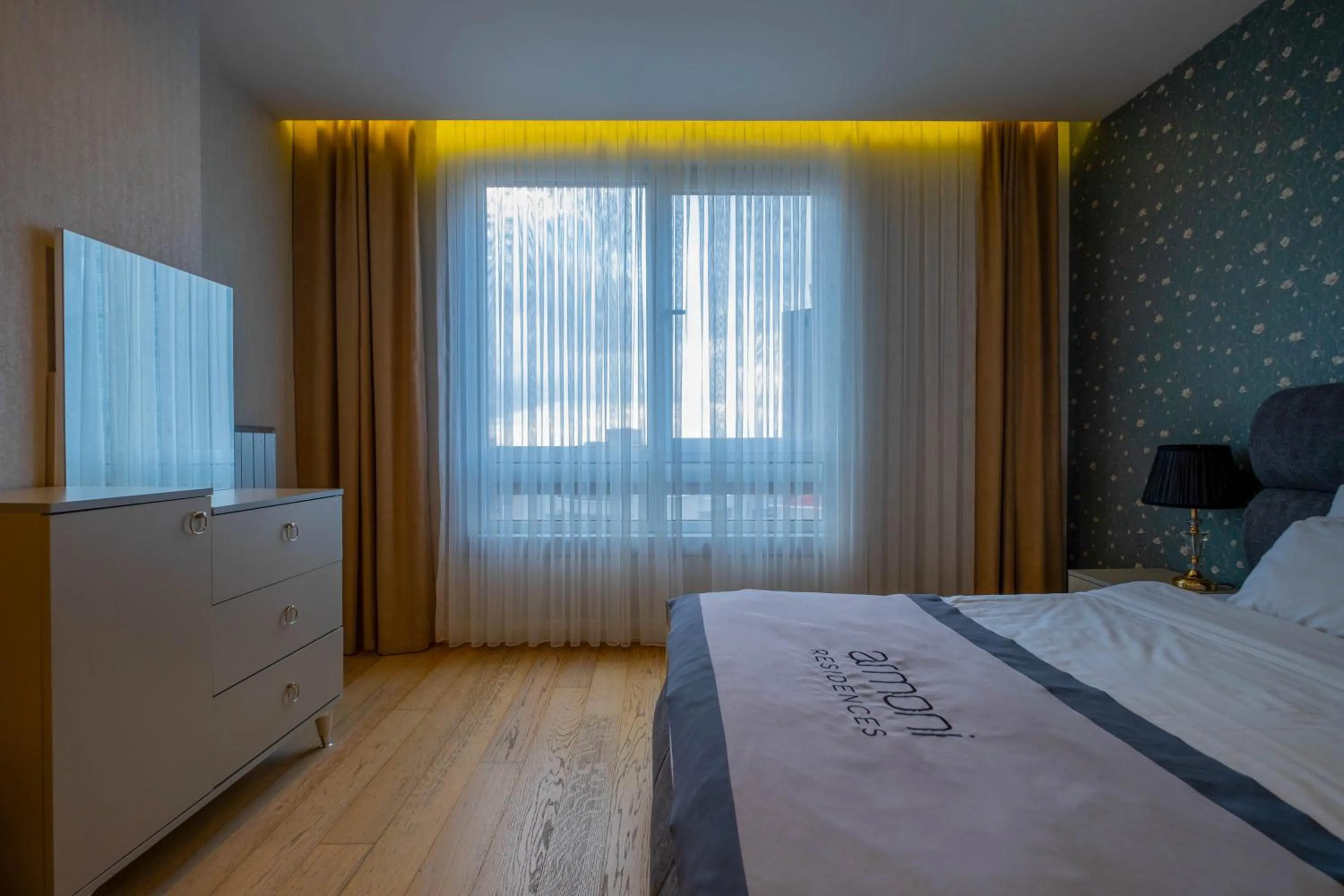 One-Bedroom Apartment in Ar-mo-ni