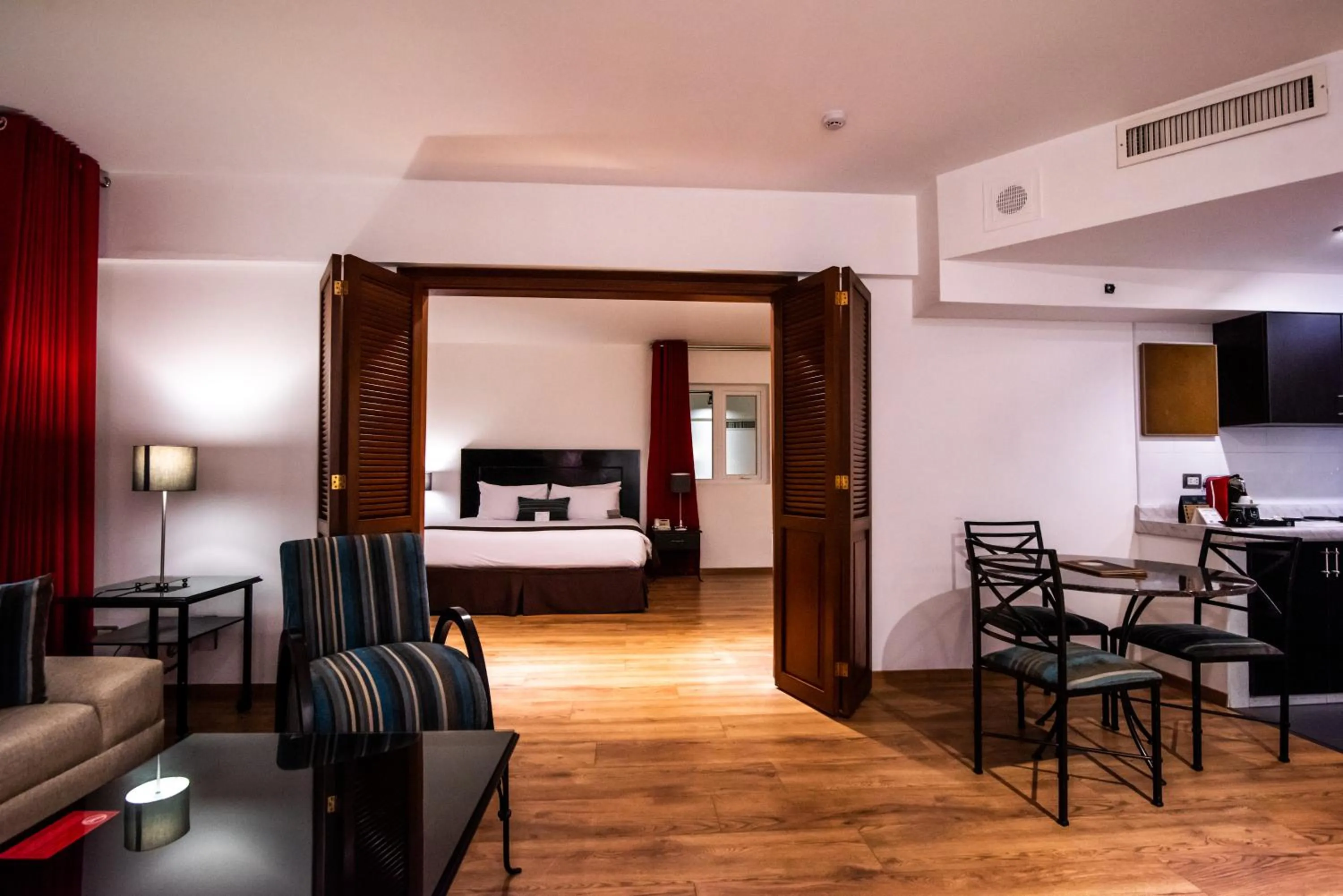 Living room, Bed in El Polo Hotel & Suites