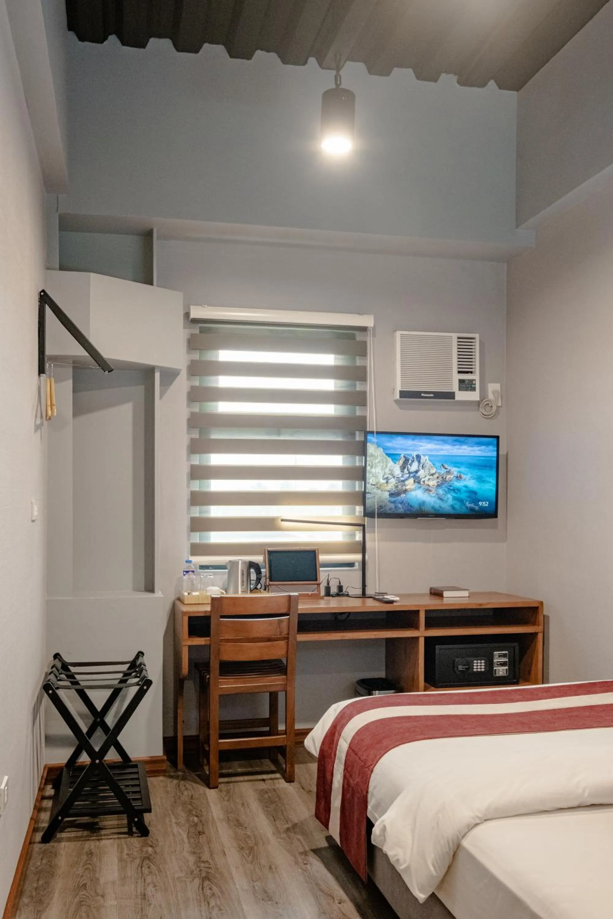 Bedroom, Bed in Kekehyu Business Hotel