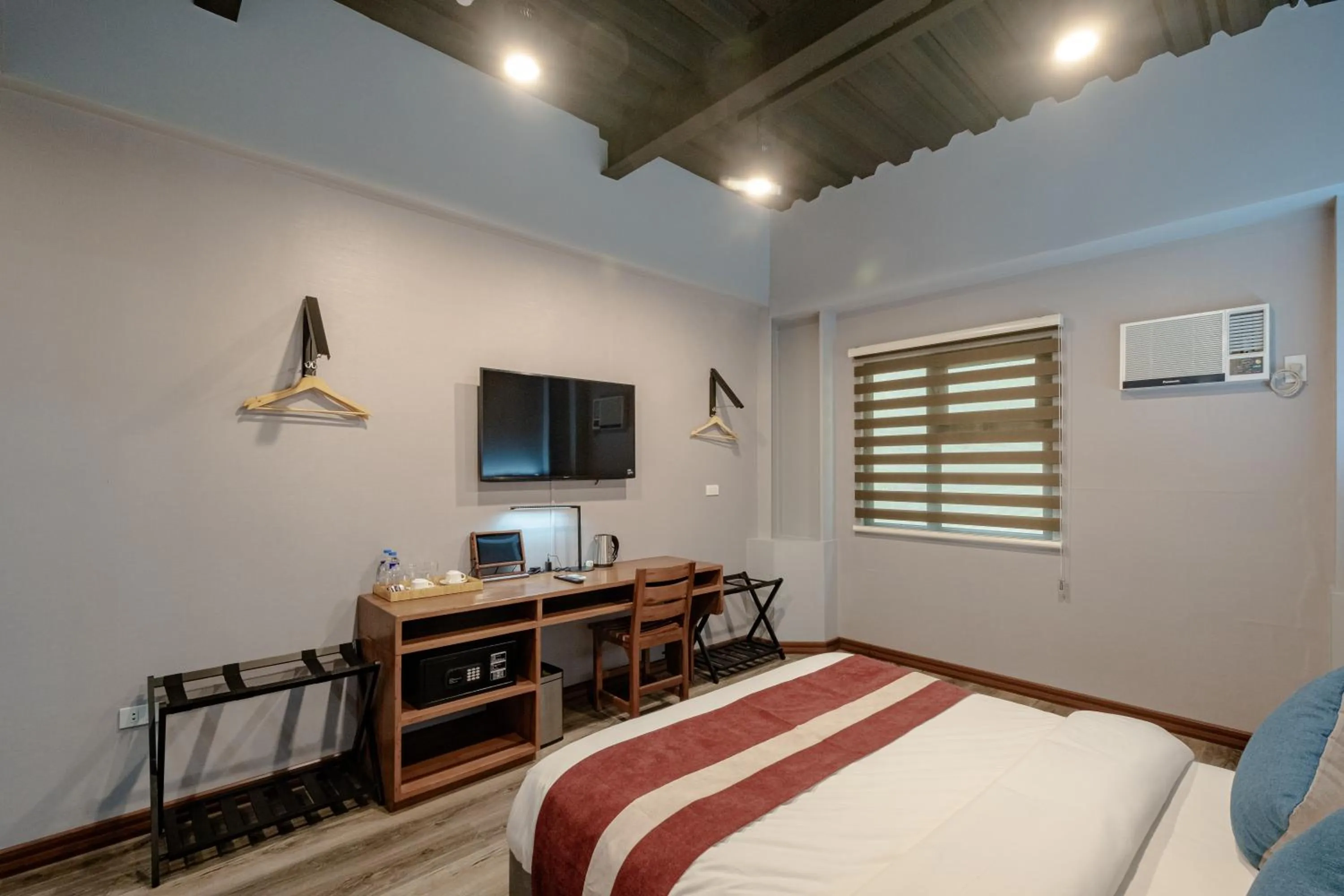 Bedroom, Bed in Kekehyu Business Hotel