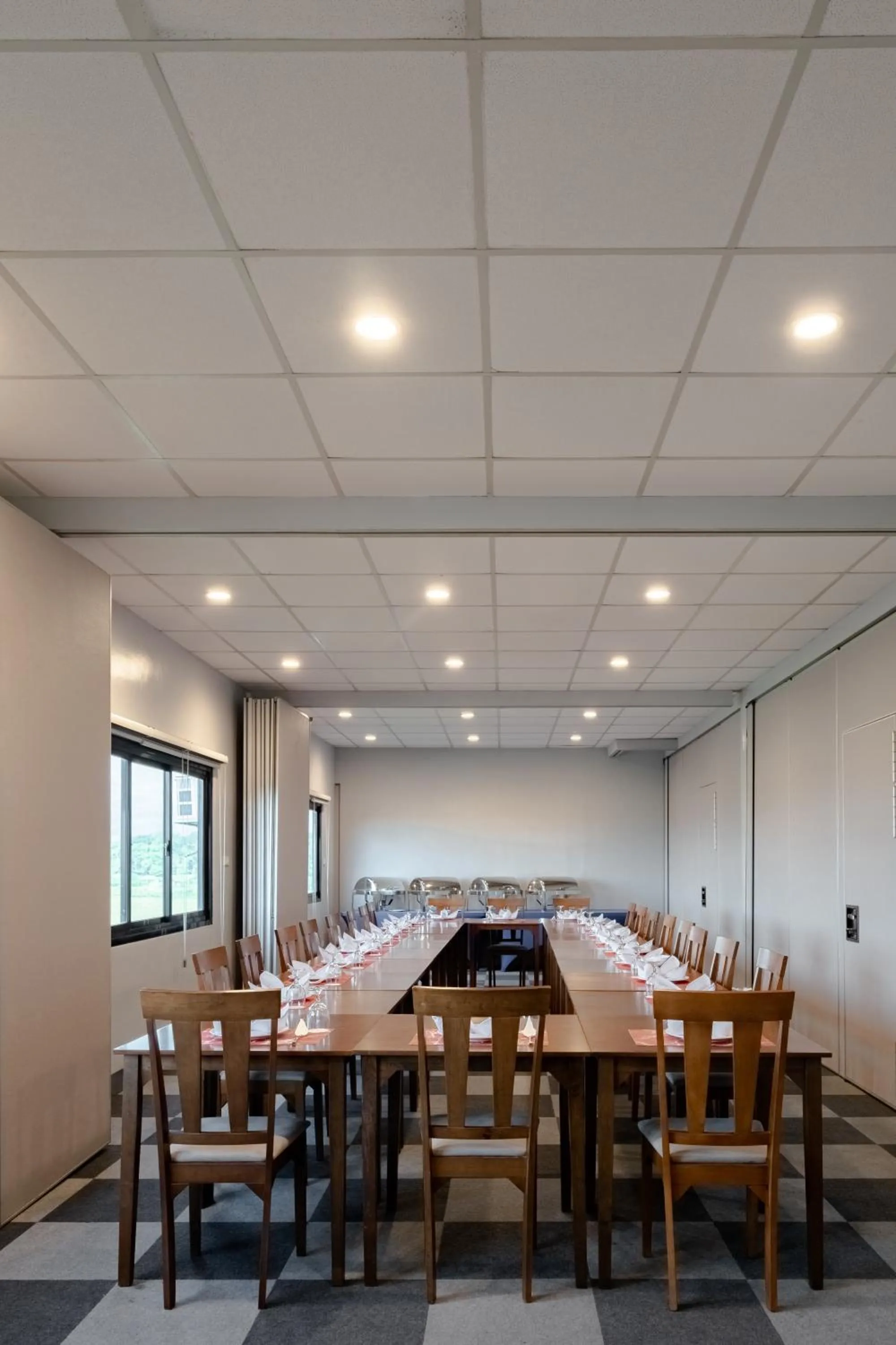 Restaurant/places to eat in Kekehyu Business Hotel