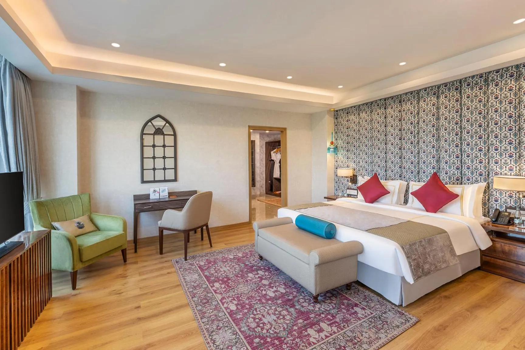 Bedroom, Bed in ExpoInn Suites and Convention