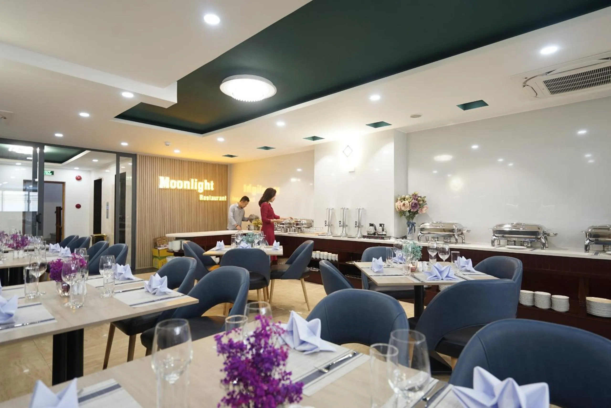 Restaurant/places to eat in Moonlight Nha Trang Hotel