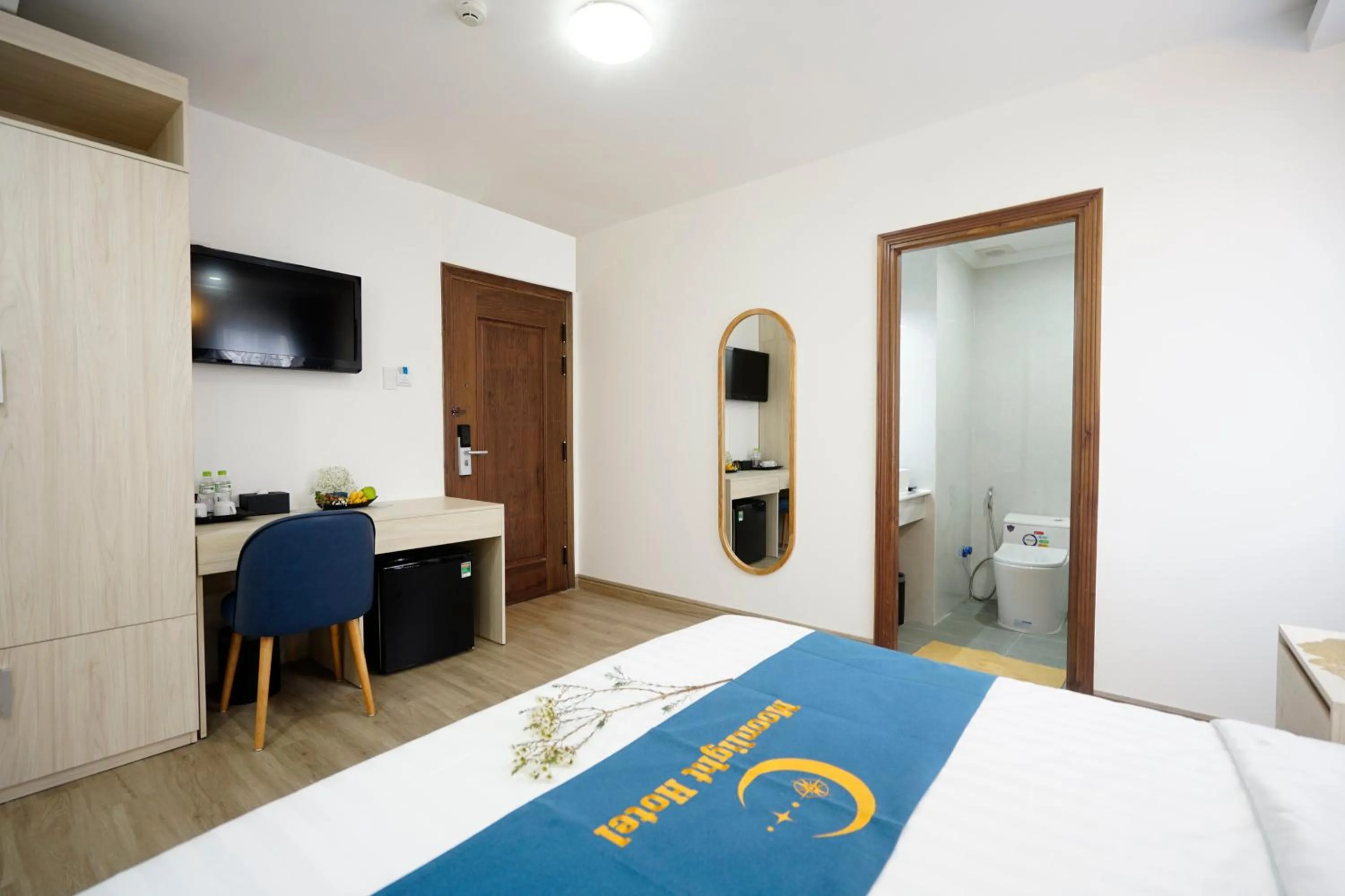 TV and multimedia, Bed in Moonlight Nha Trang Hotel